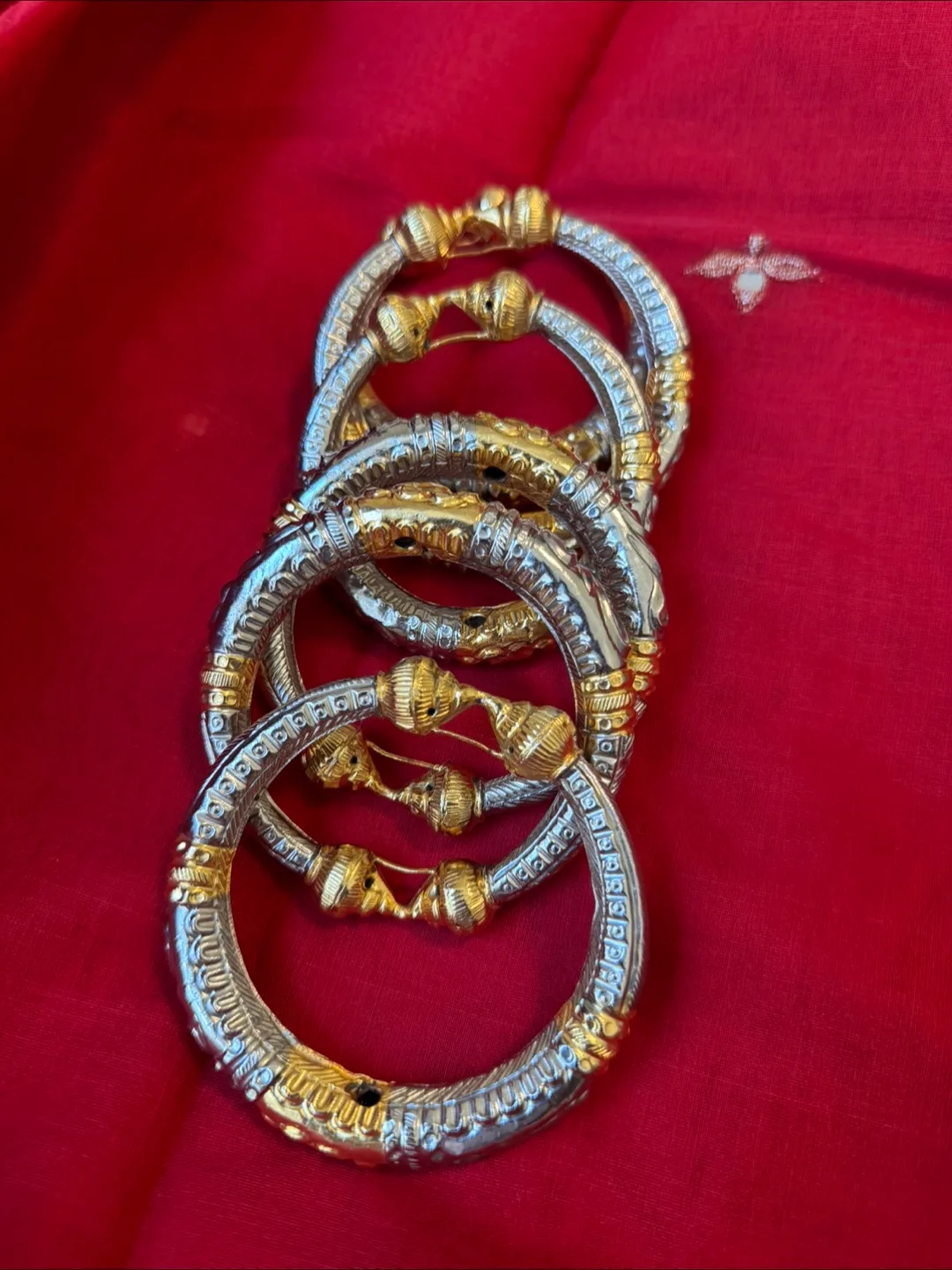 Gold and nickel-plated bangles thumbnail