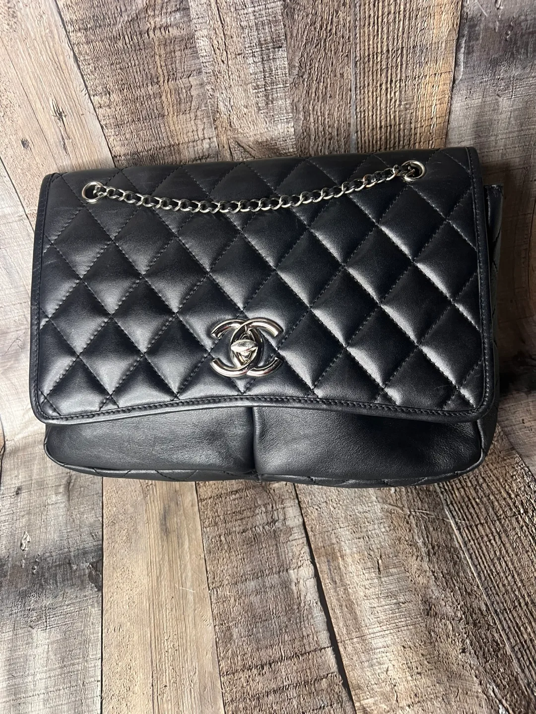 Chanel Black Leather Shoulder Bag thumbnail