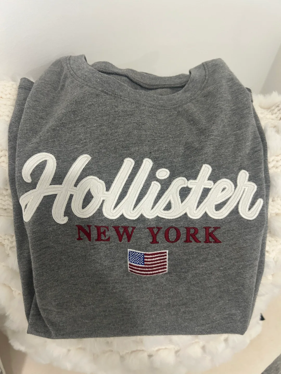 Hollister New York Grey  t shirt - Size M thumbnail