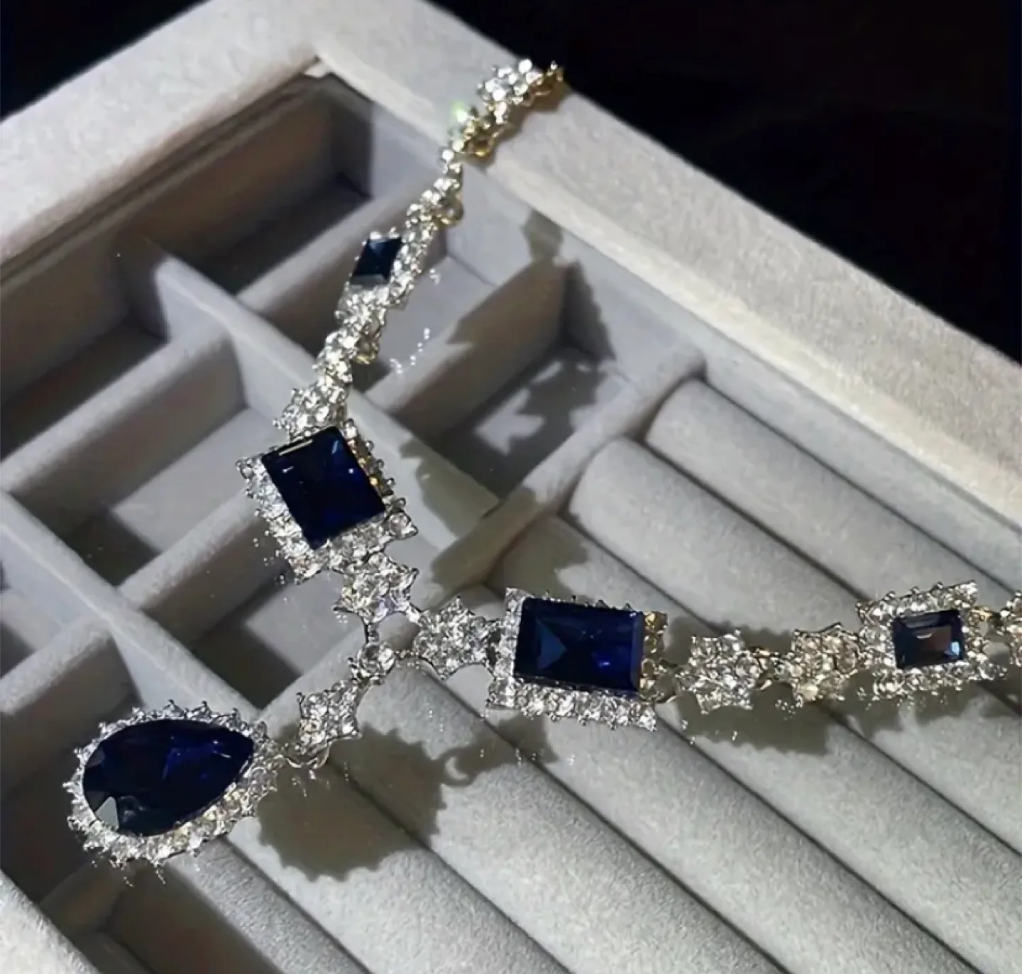 Necklace & Earring Set image indicator(3)