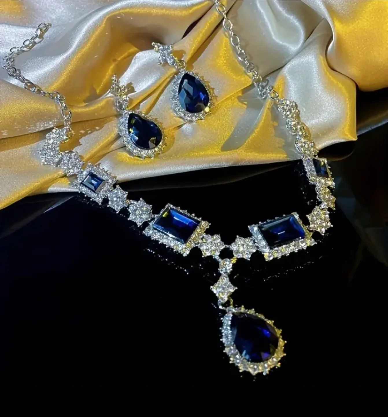 Necklace & Earring Set image indicator(2)