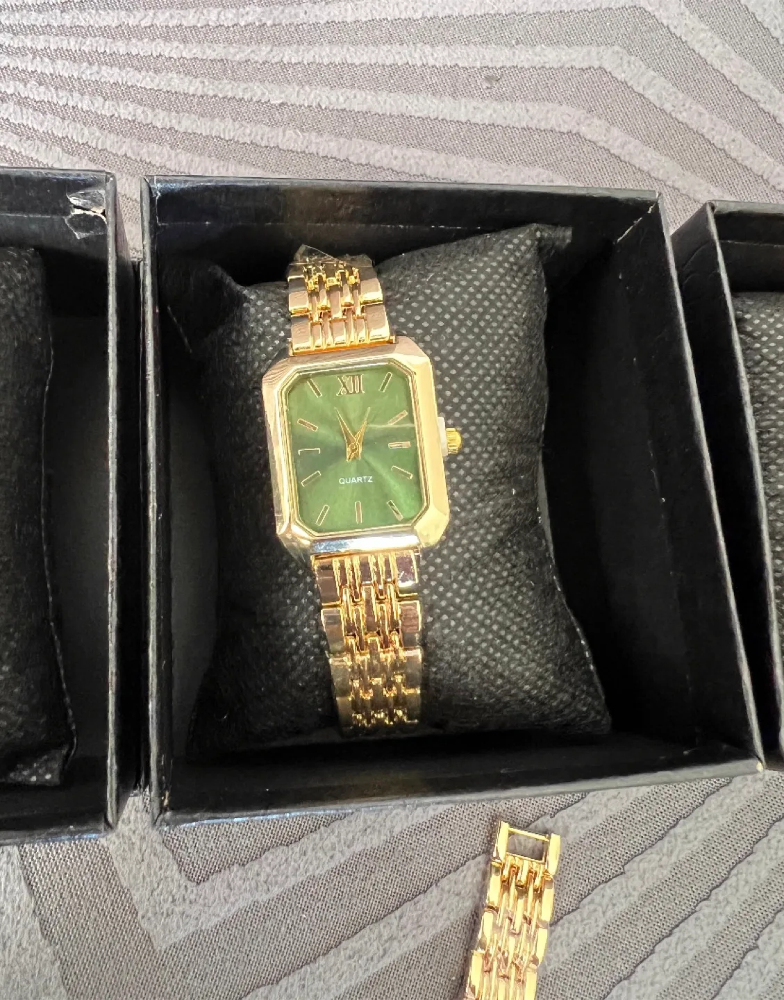 Quartz Gold-Tone Women's Watch image indicator(2)