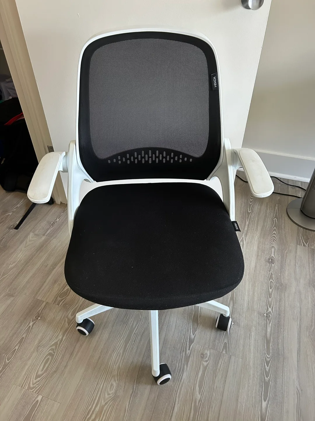 Hbada Ergonomic Office Chair - Black & White thumbnail