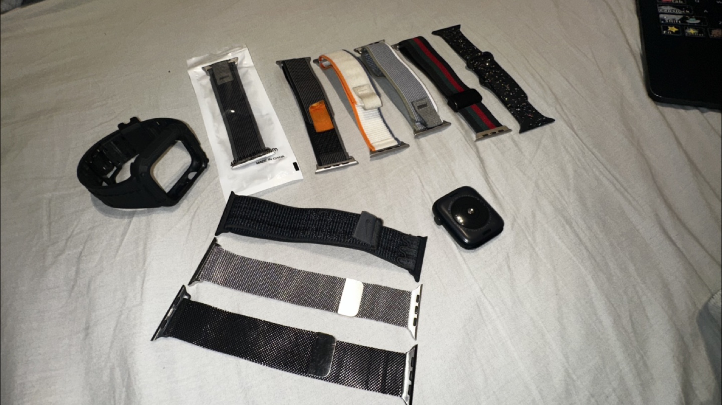 Apple Watch SE (2nd Gen) 44mm - photo 3