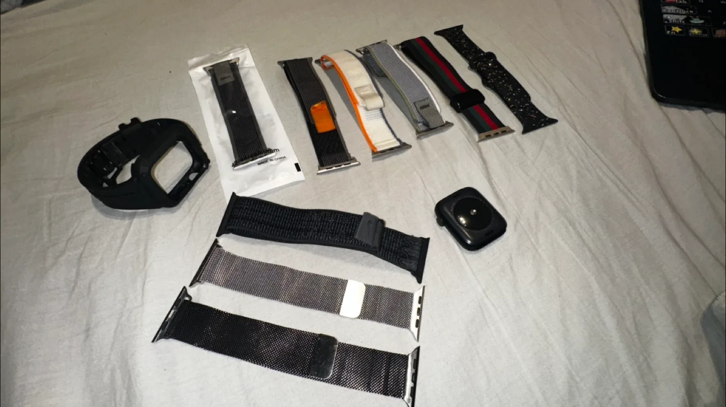 Apple Watch SE (2nd Gen) 44mm image indicator(3)