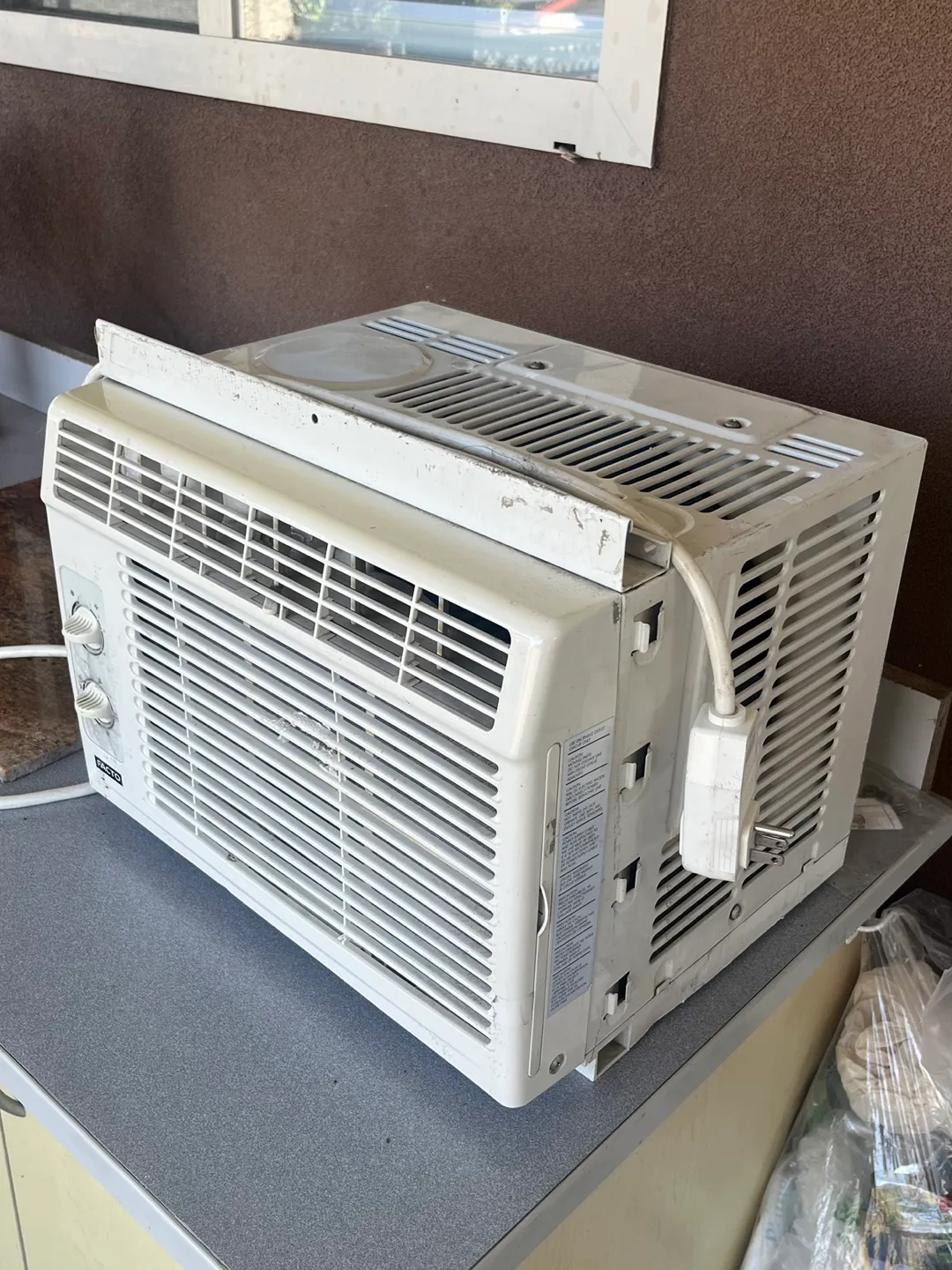 Facto Window Air Conditioner thumbnail