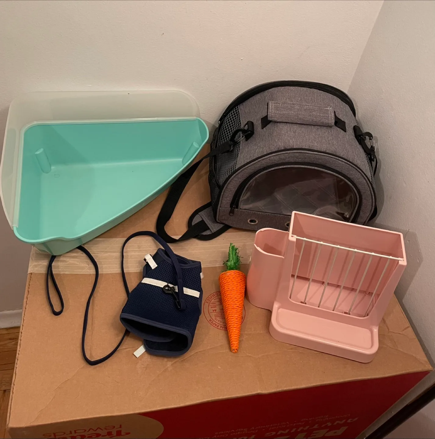 Small Pet Supplies Lot thumbnail