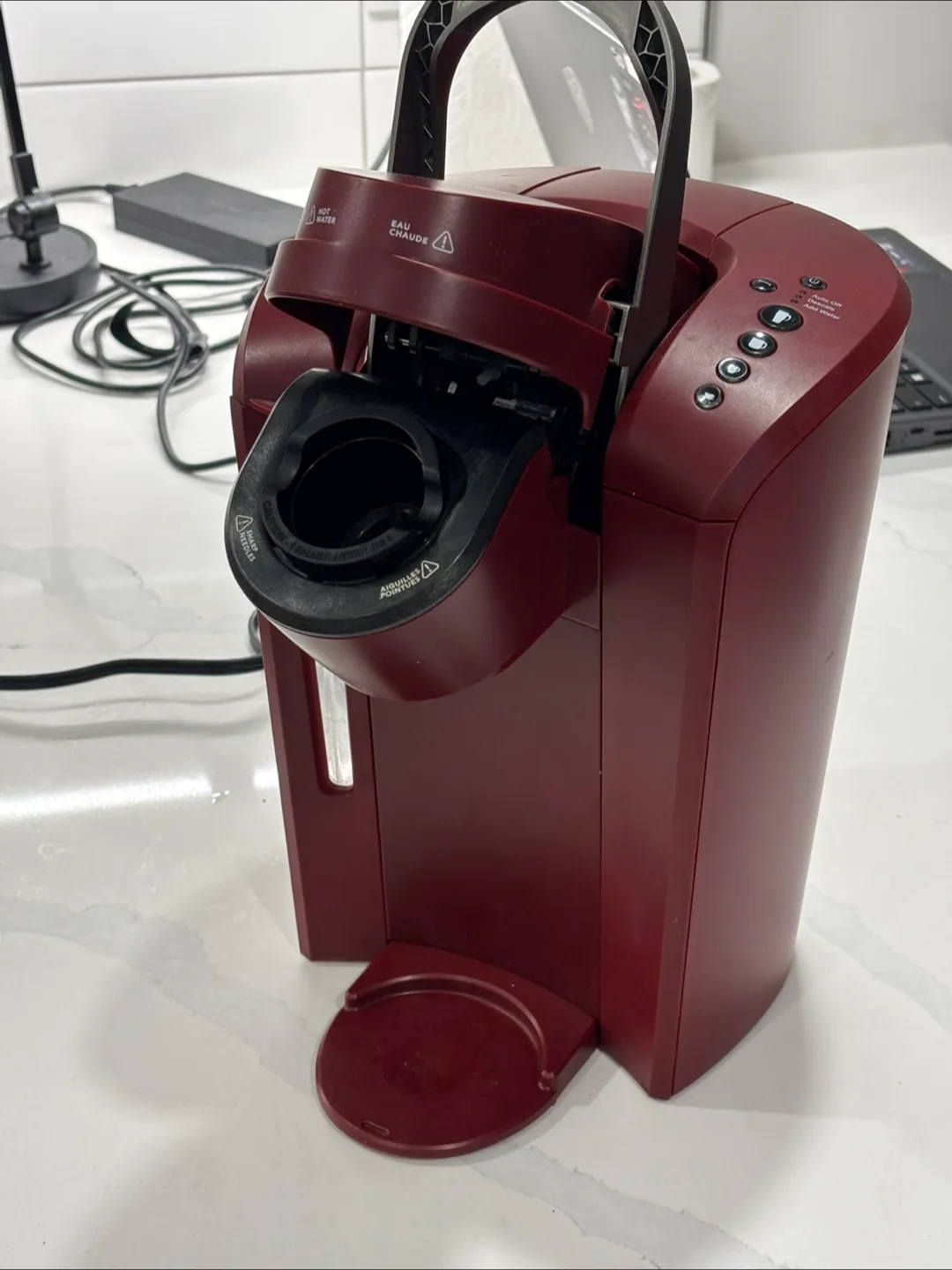 Keurig K-Cup Coffee Maker + Starbucks Verona Coffee Pods image indicator(2)