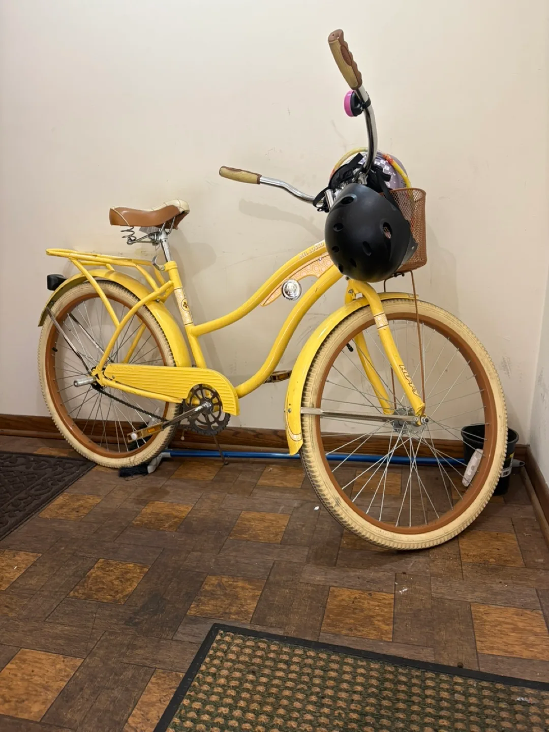 Huffy Nel Lusso Women's Cruiser Bike - Yellow image indicator(2)