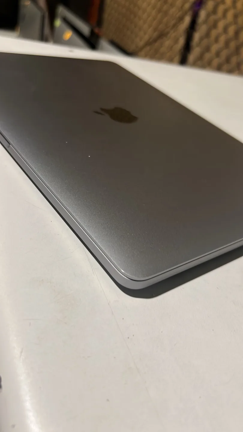 Apple MacBook Pro- 2020- 13 inch - i5 16/256 GB thumbnail