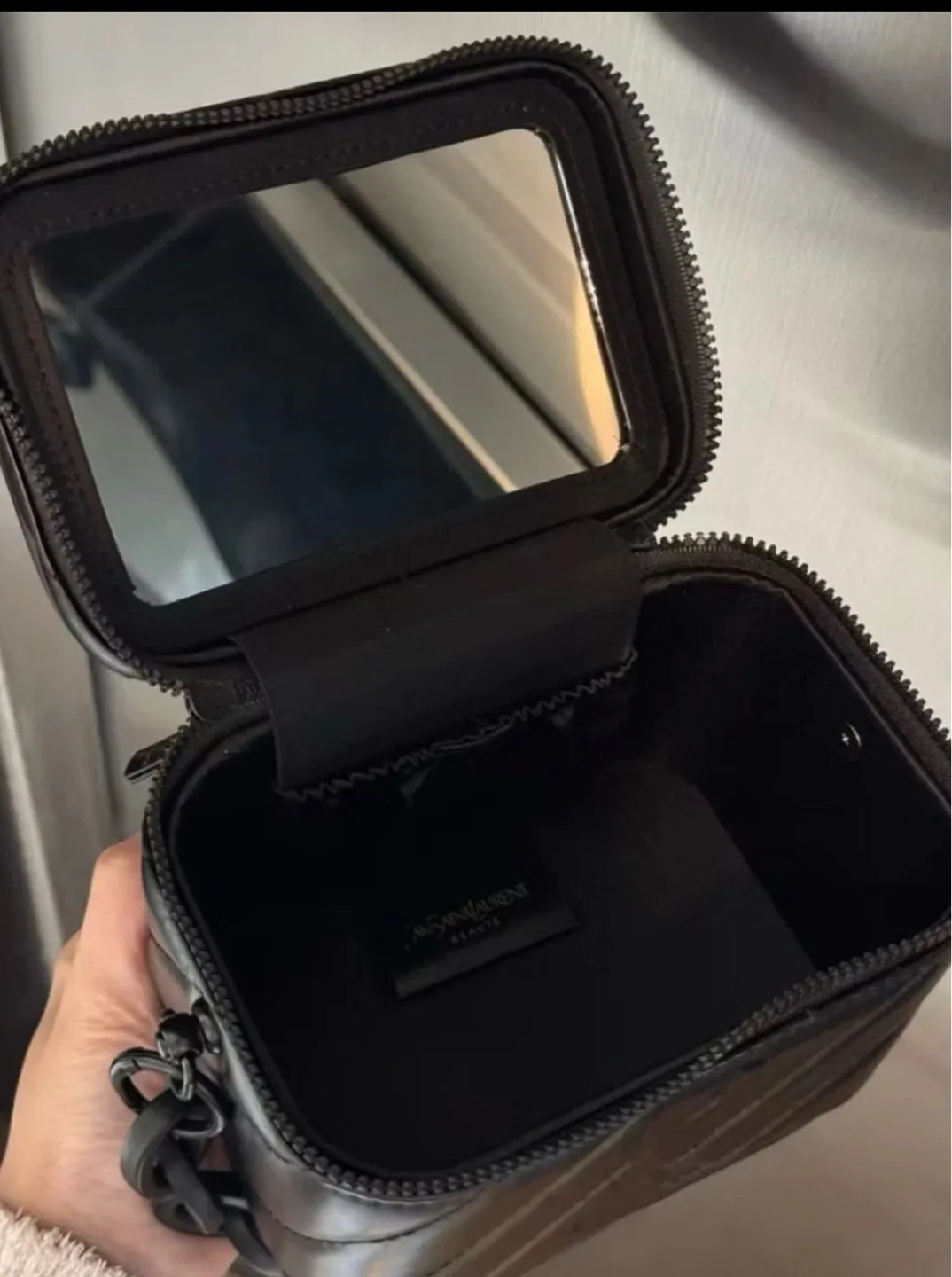 YSL Yves Saint Laurent Beaute Vanity Case image indicator(3)