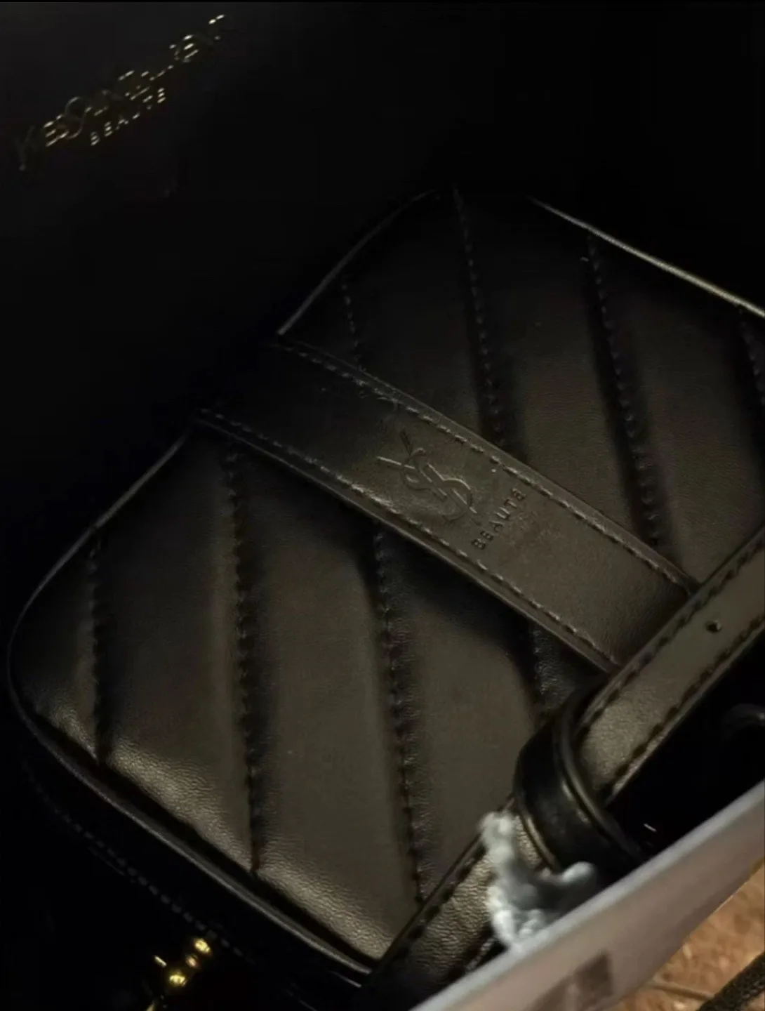 YSL Yves Saint Laurent Beaute Vanity Case image indicator(4)