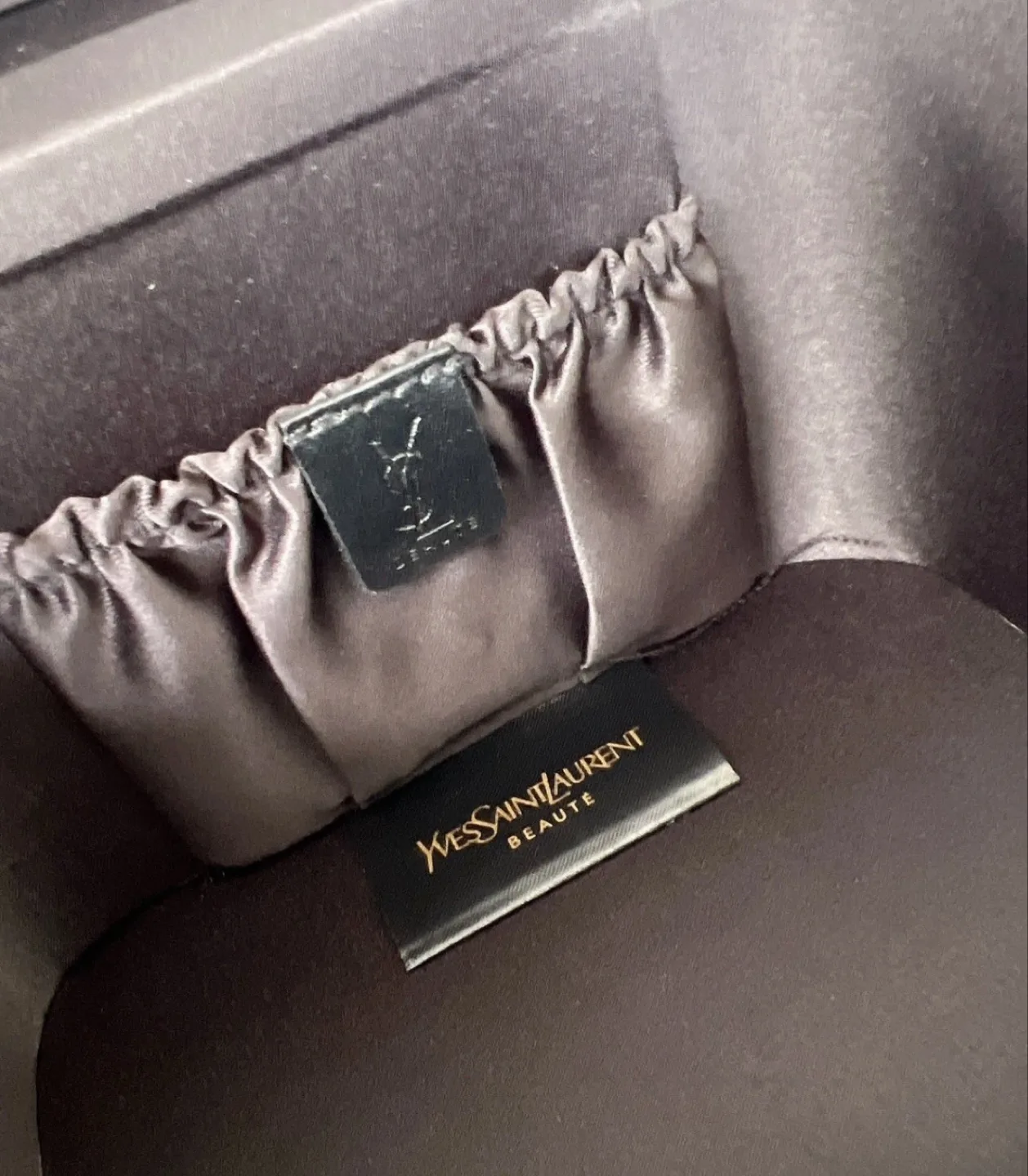 YSL Yves Saint Laurent Beaute Vanity Case image indicator(6)