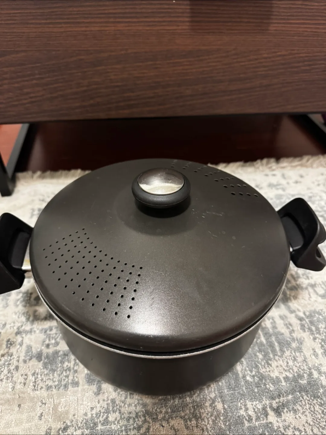 Black Pasta Pot with Strainer Lid thumbnail