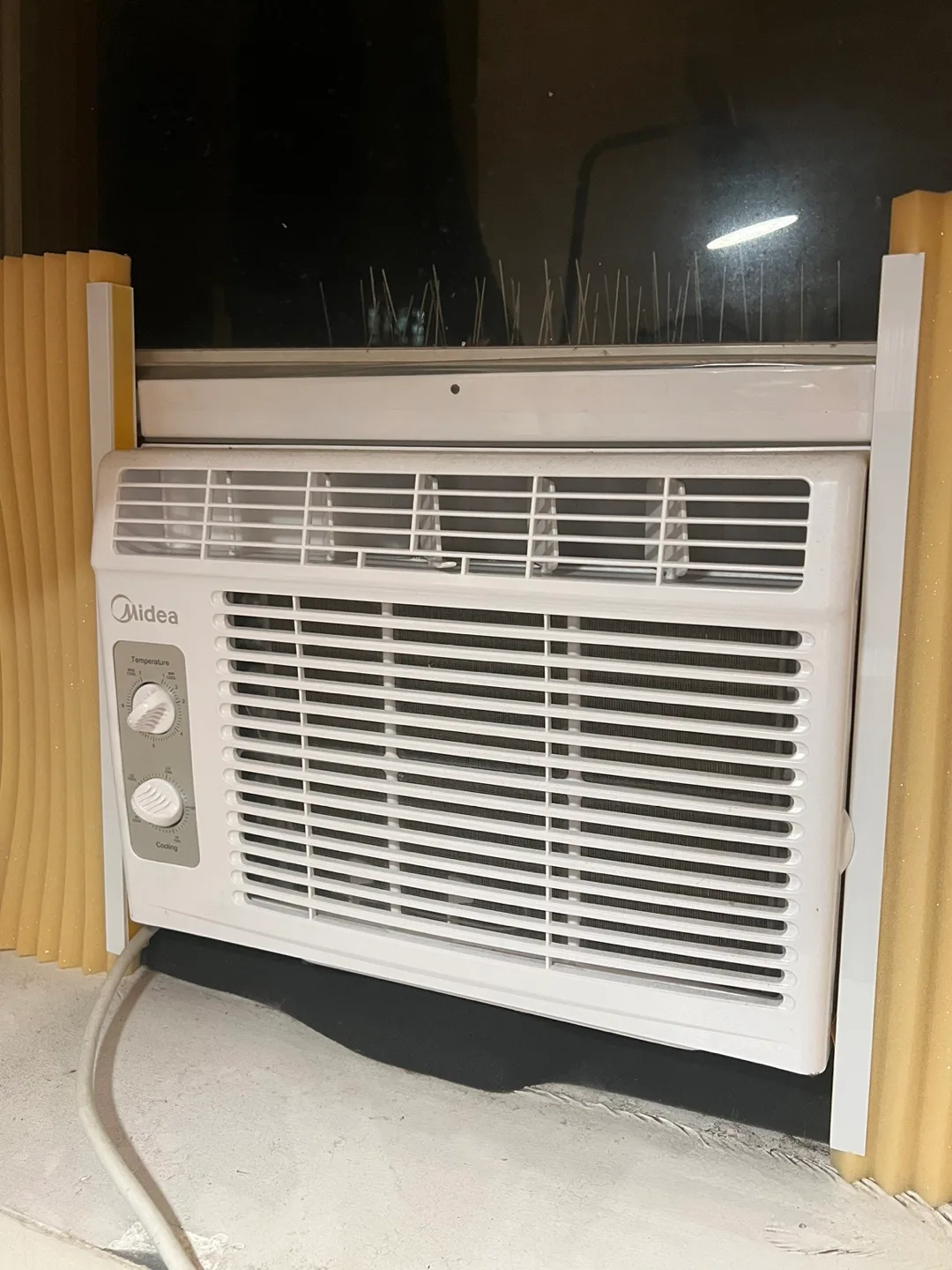 Midea Window Air Conditioner thumbnail