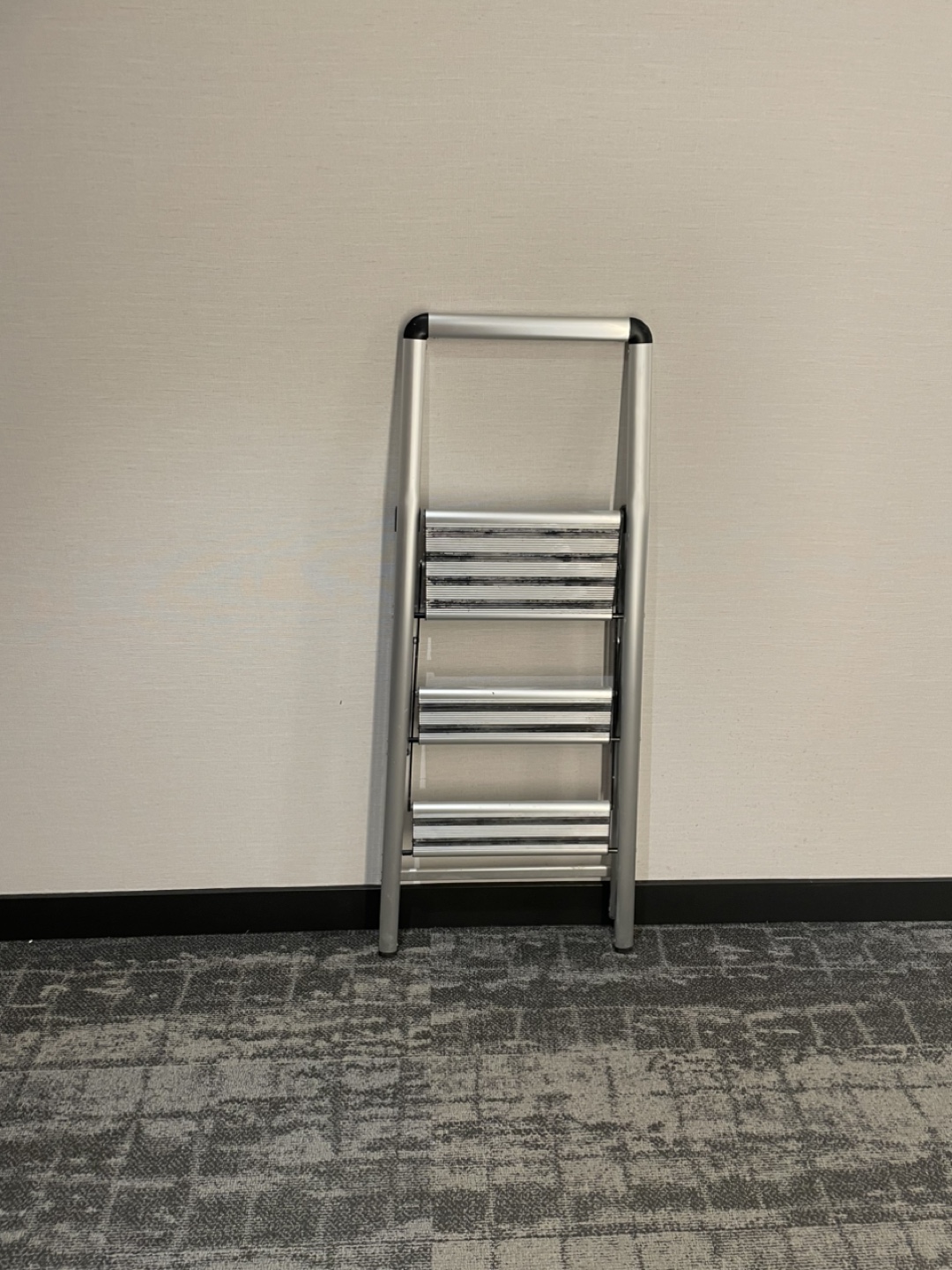 Lightweight Aluminum Step Ladder - photo 2