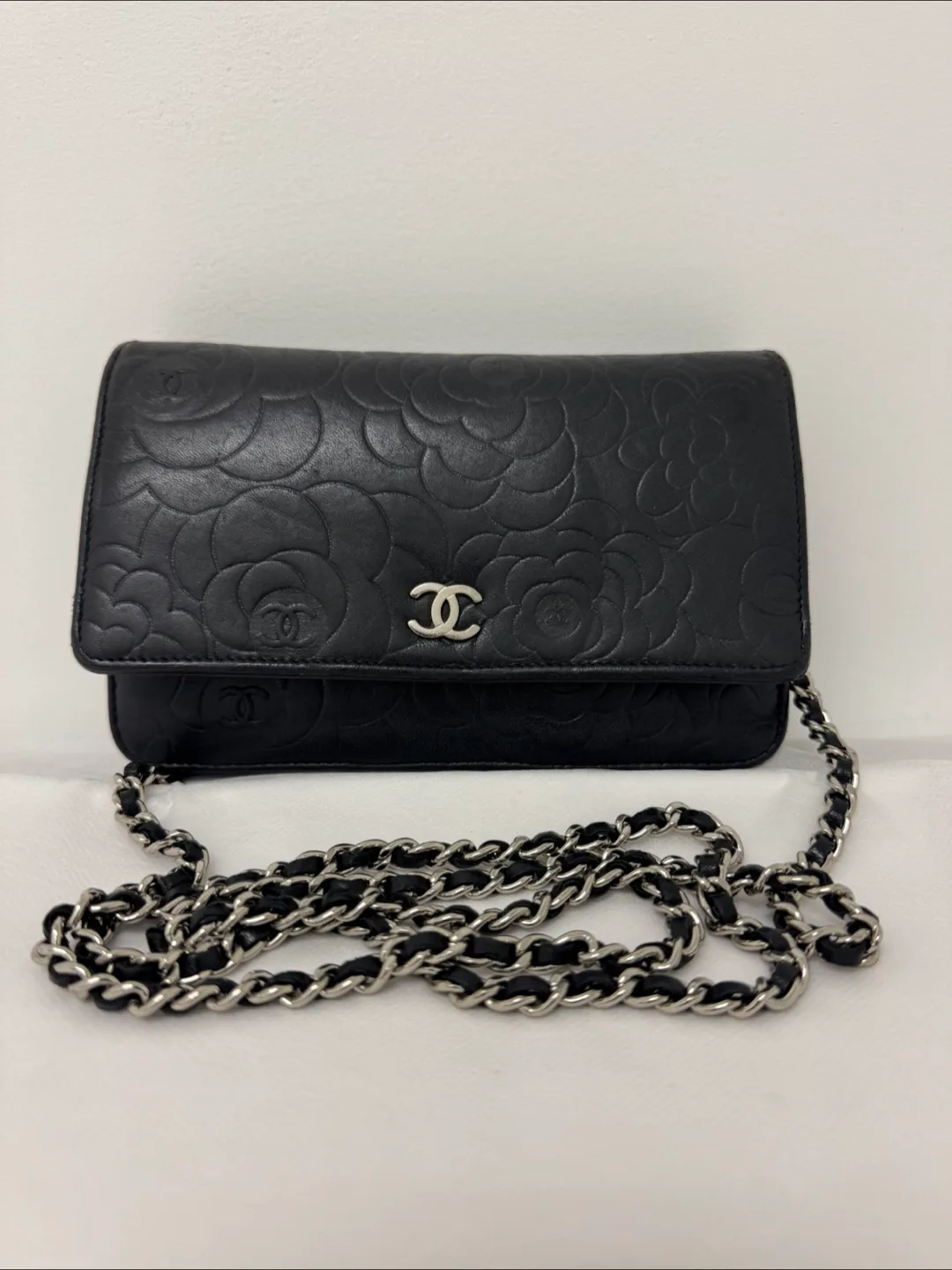 Chanel Camellia Wallet on Chain thumbnail