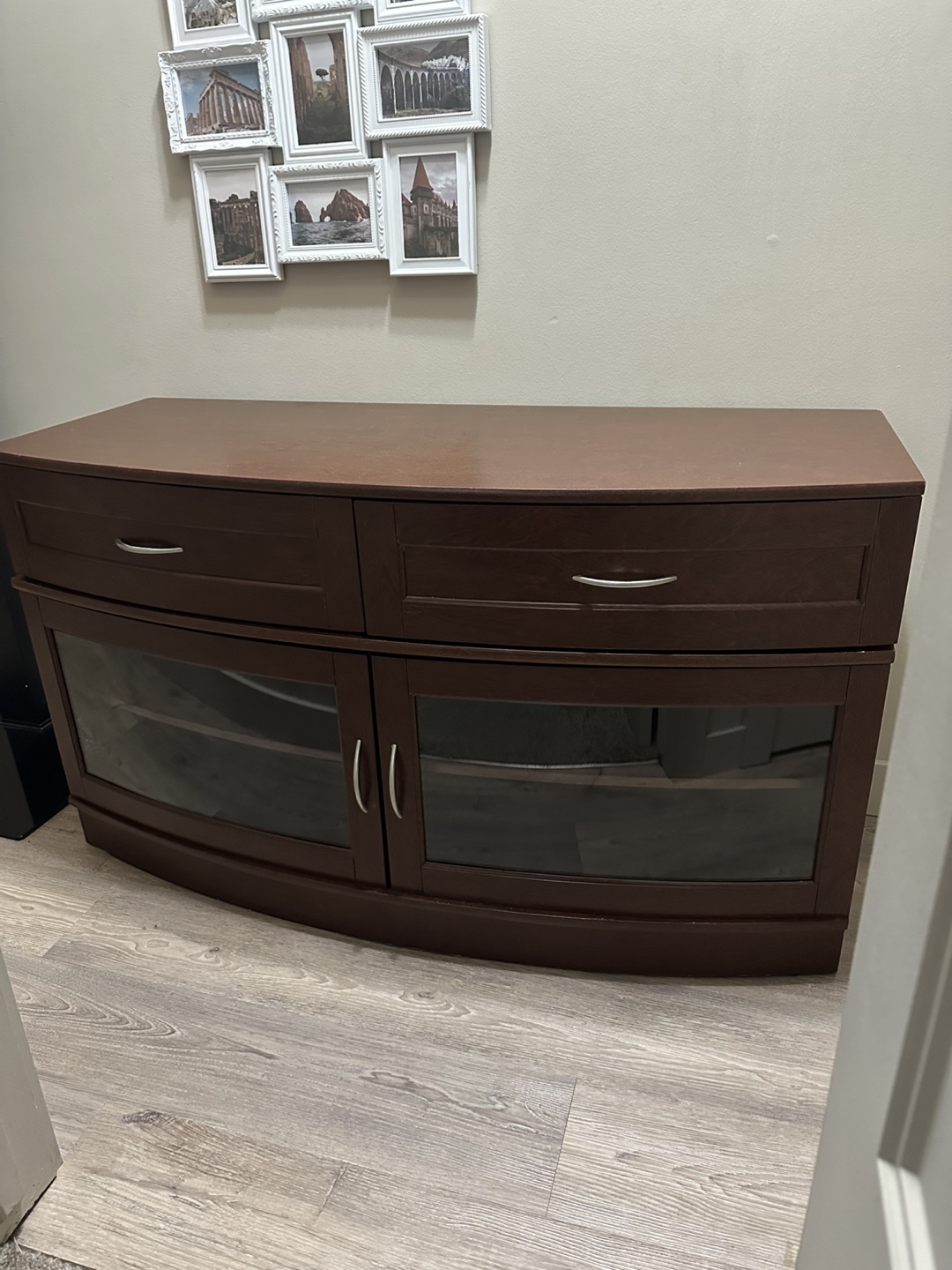 Sturdy and stylish TV/entertainment stand-excellent condition. - photo 2