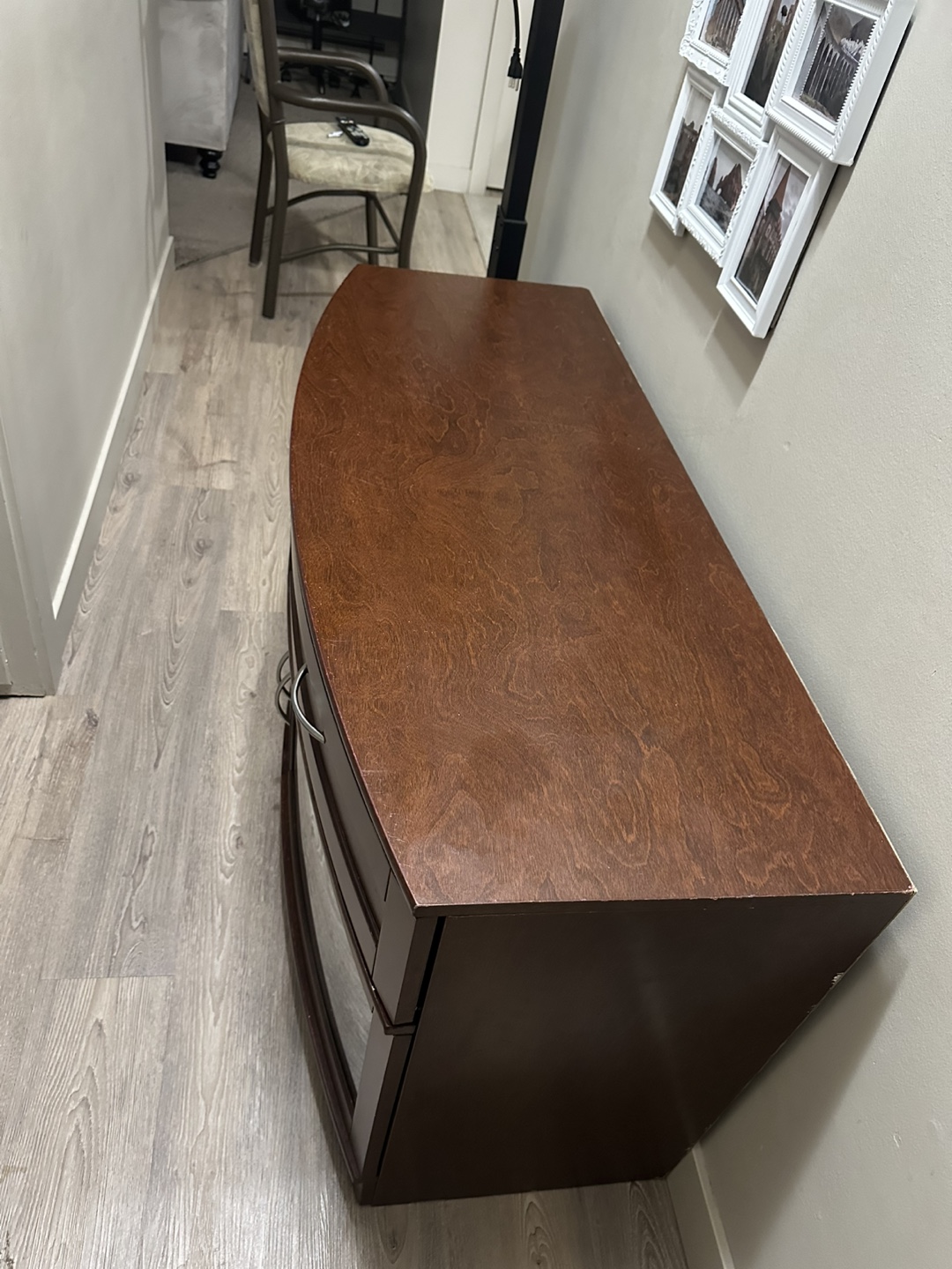 Sturdy and stylish TV/entertainment stand-excellent condition. - photo 5
