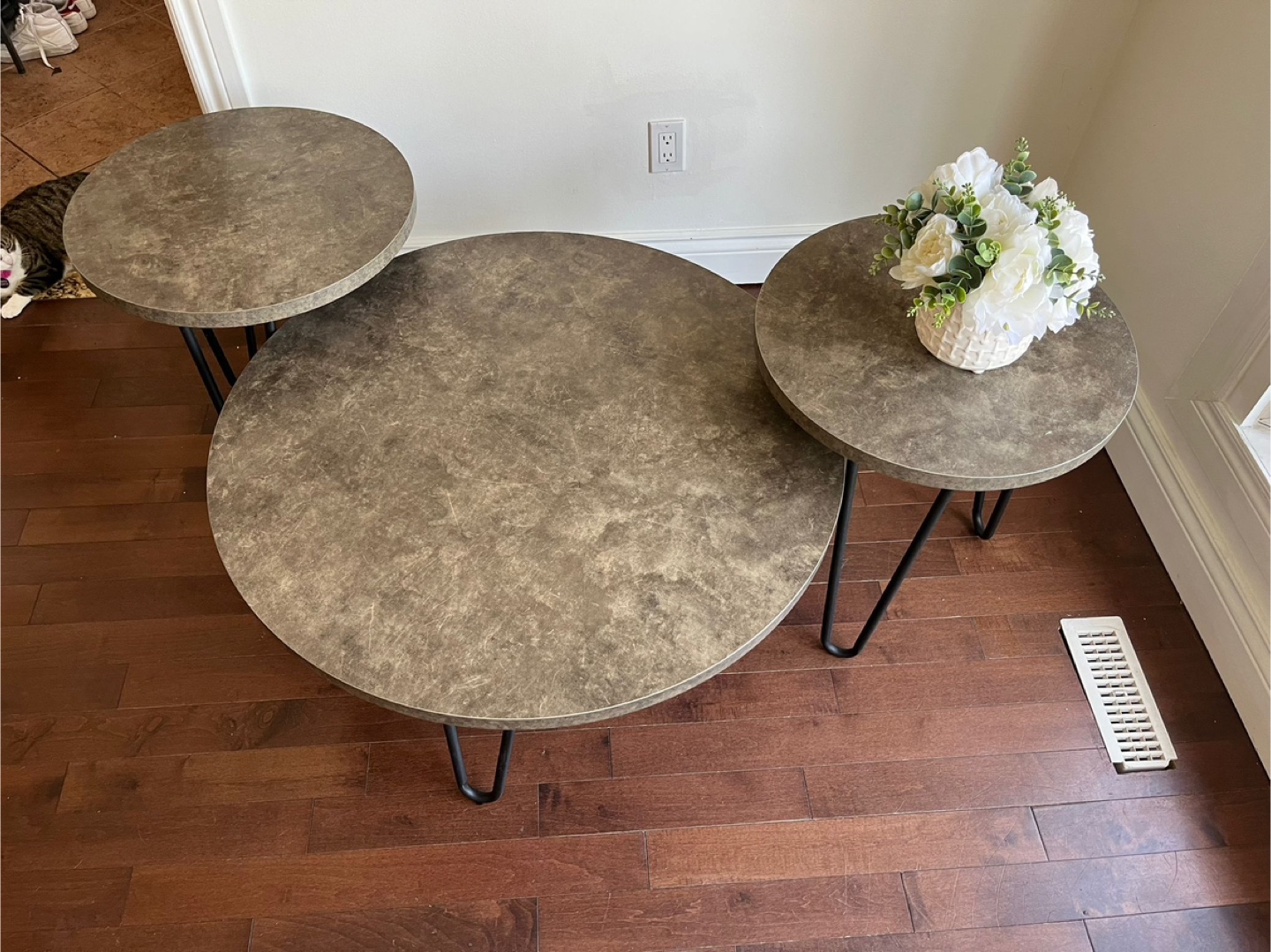 COFFEE TABLE - photo 2