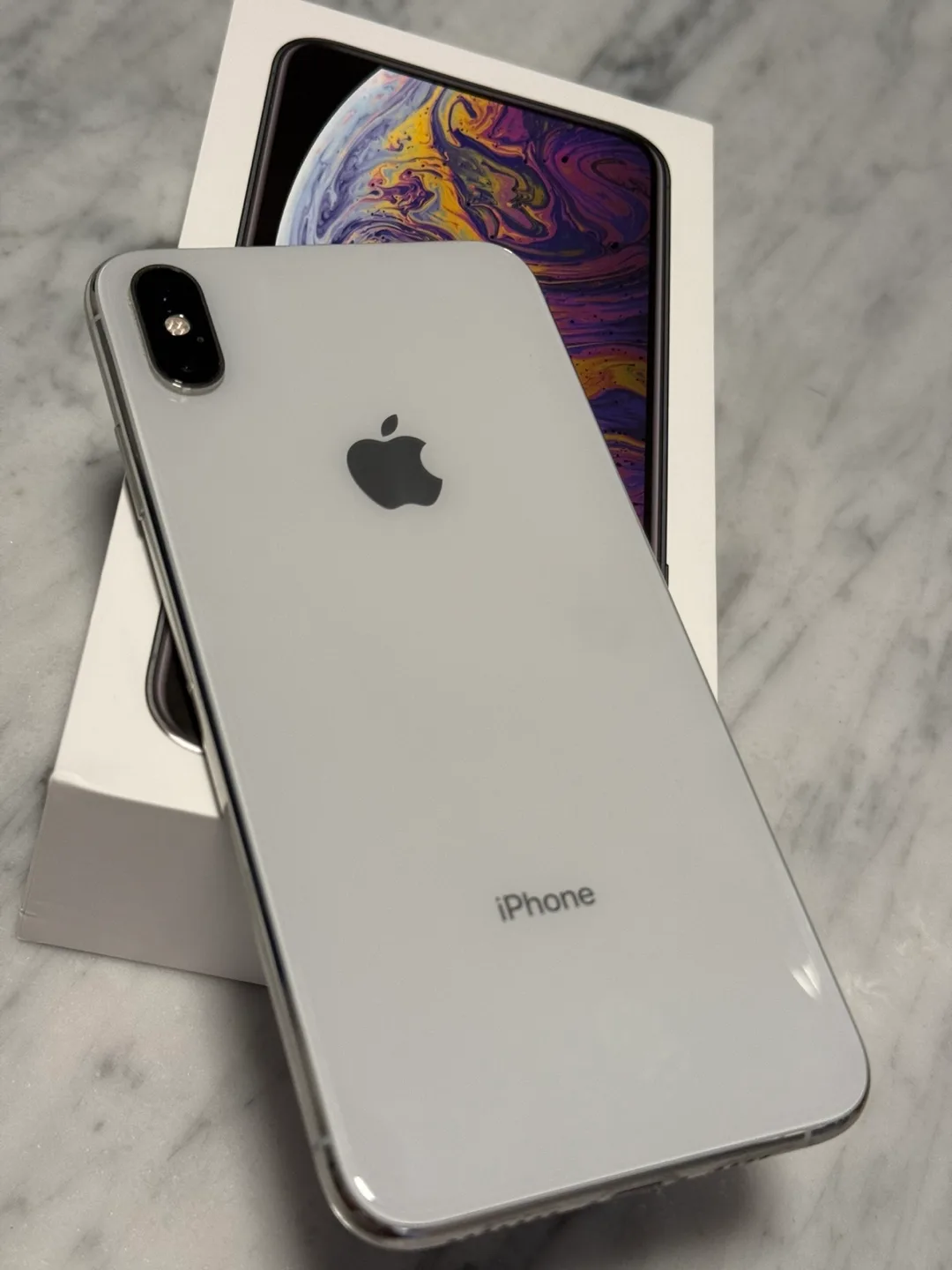 Apple iPhone XS - Silver (256GB) thumbnail