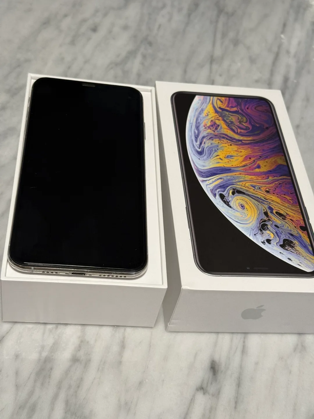 Apple iPhone XS - Silver (256GB) image indicator(2)