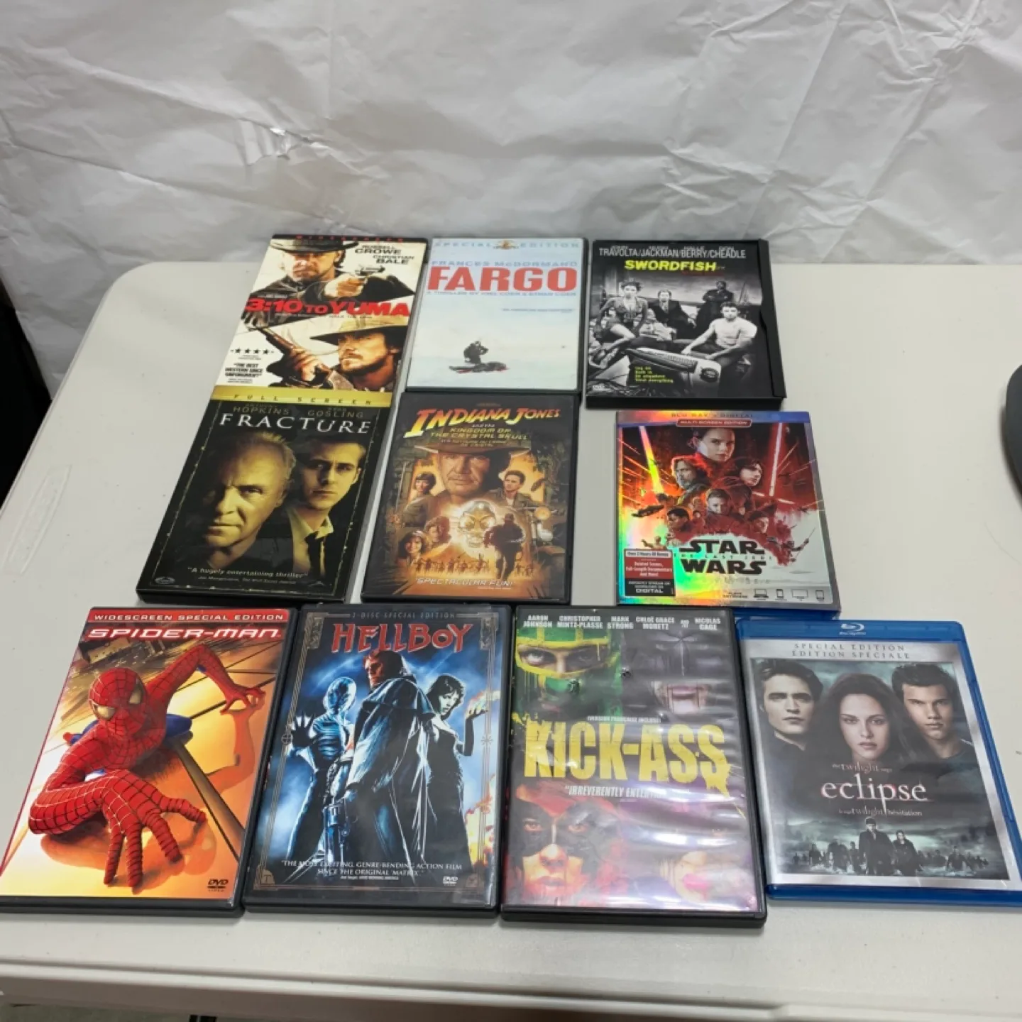 Mixed Lot of DVDs and Blu-ray Discs image indicator(5)