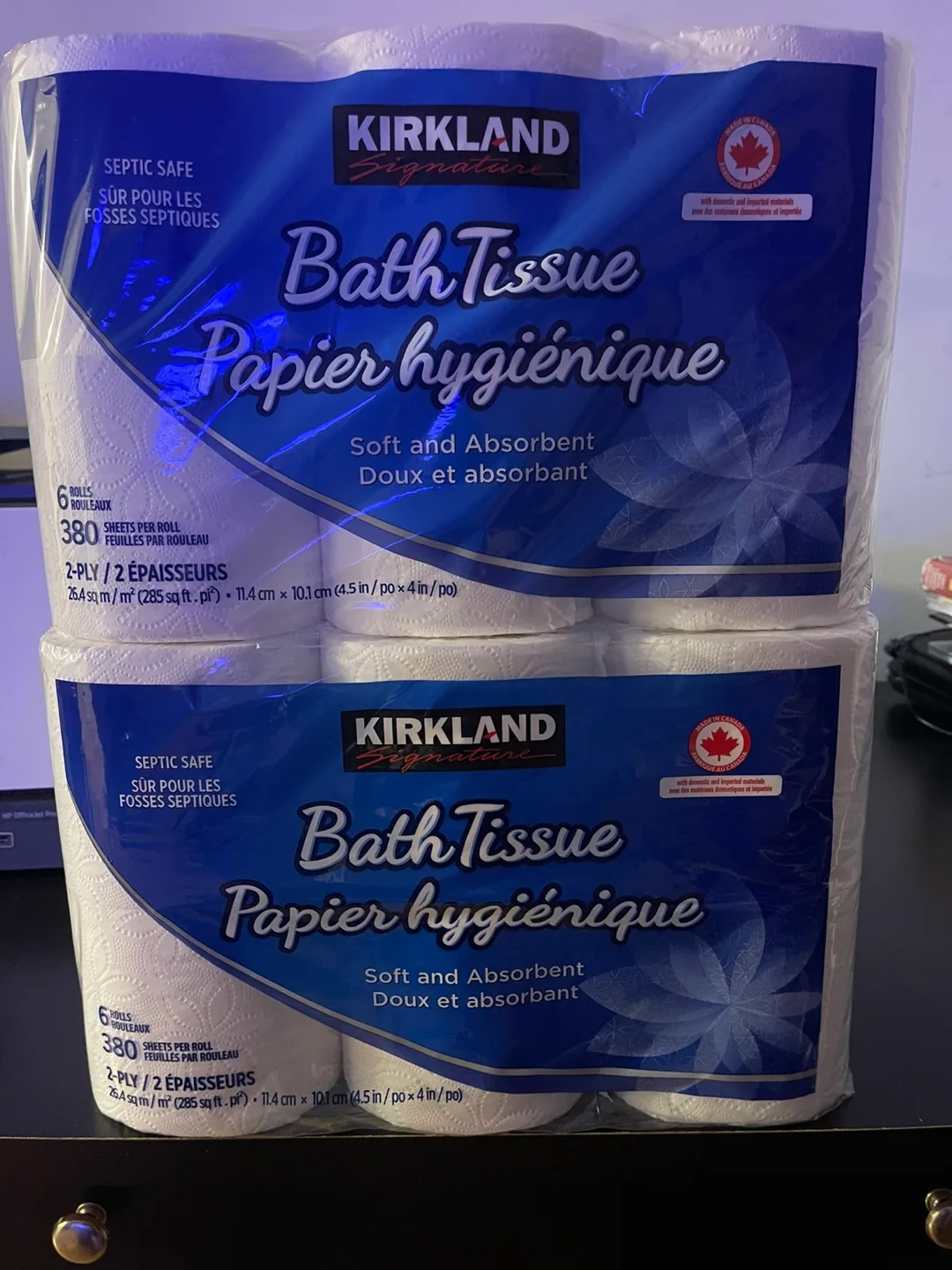 KIRKLAND SIGNATURE BATHROOM TISSUE 6 ROLLS X 380 . 42 on HAND image indicator(4)