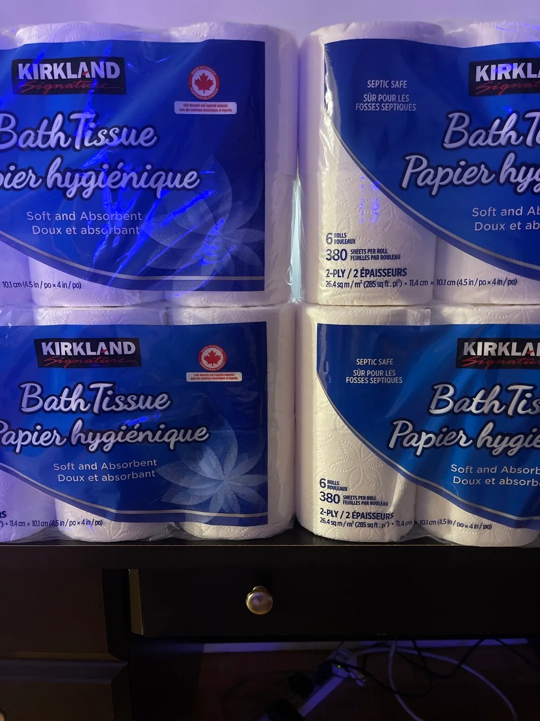 KIRKLAND SIGNATURE BATHROOM TISSUE 6 ROLLS X 380 . 42 on HAND image indicator(2)