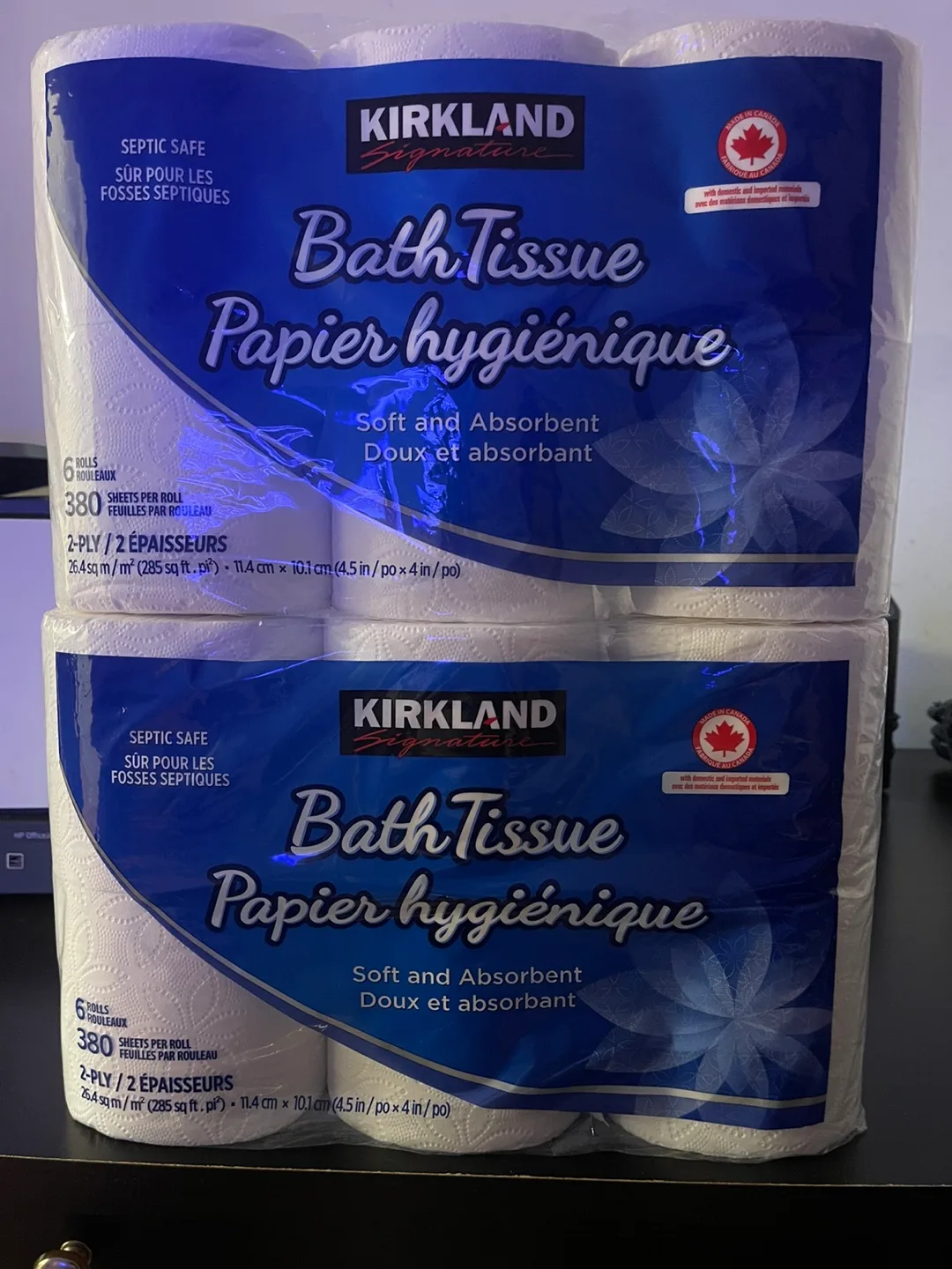 KIRKLAND SIGNATURE BATHROOM TISSUE 6 ROLLS X 380 . 42 on HAND image indicator(3)