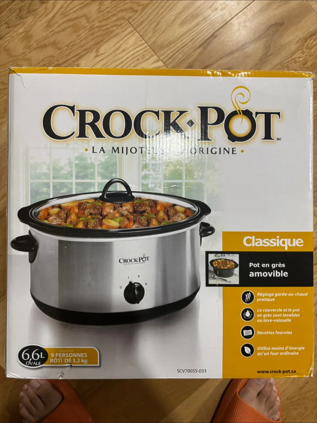 Crock-Pot 6.6L Slow Cooker - Like New! thumbnail