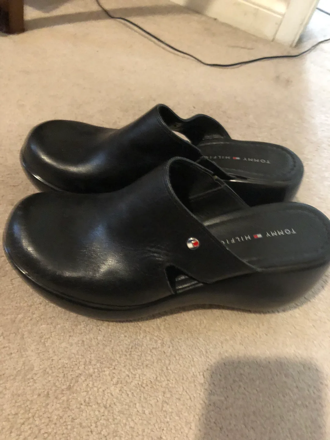 Tommy Hilfiger Black Leather Clogs Size 7 image indicator(2)