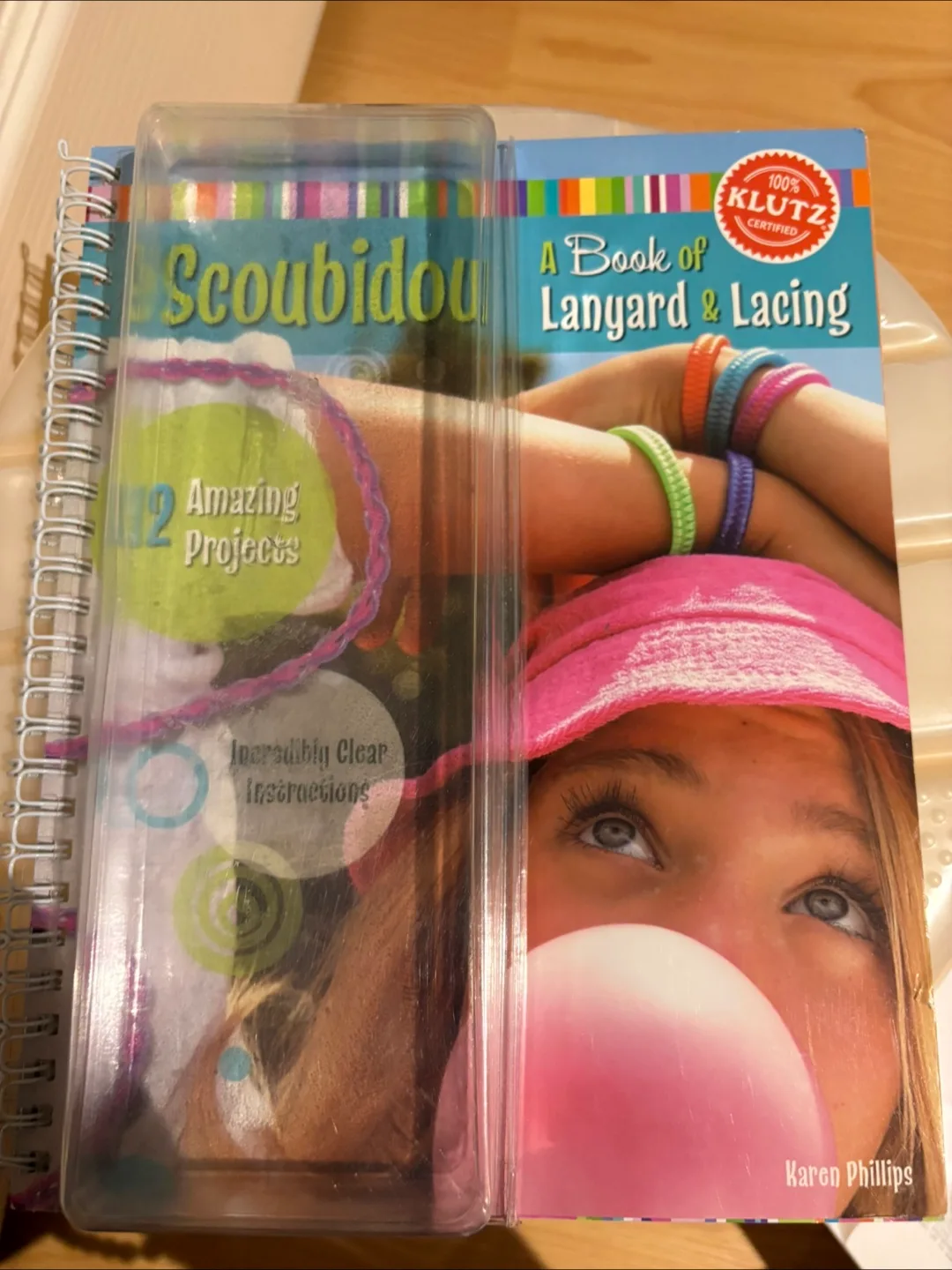 Klutz Scoubidou Lanyard & Lacing Book thumbnail