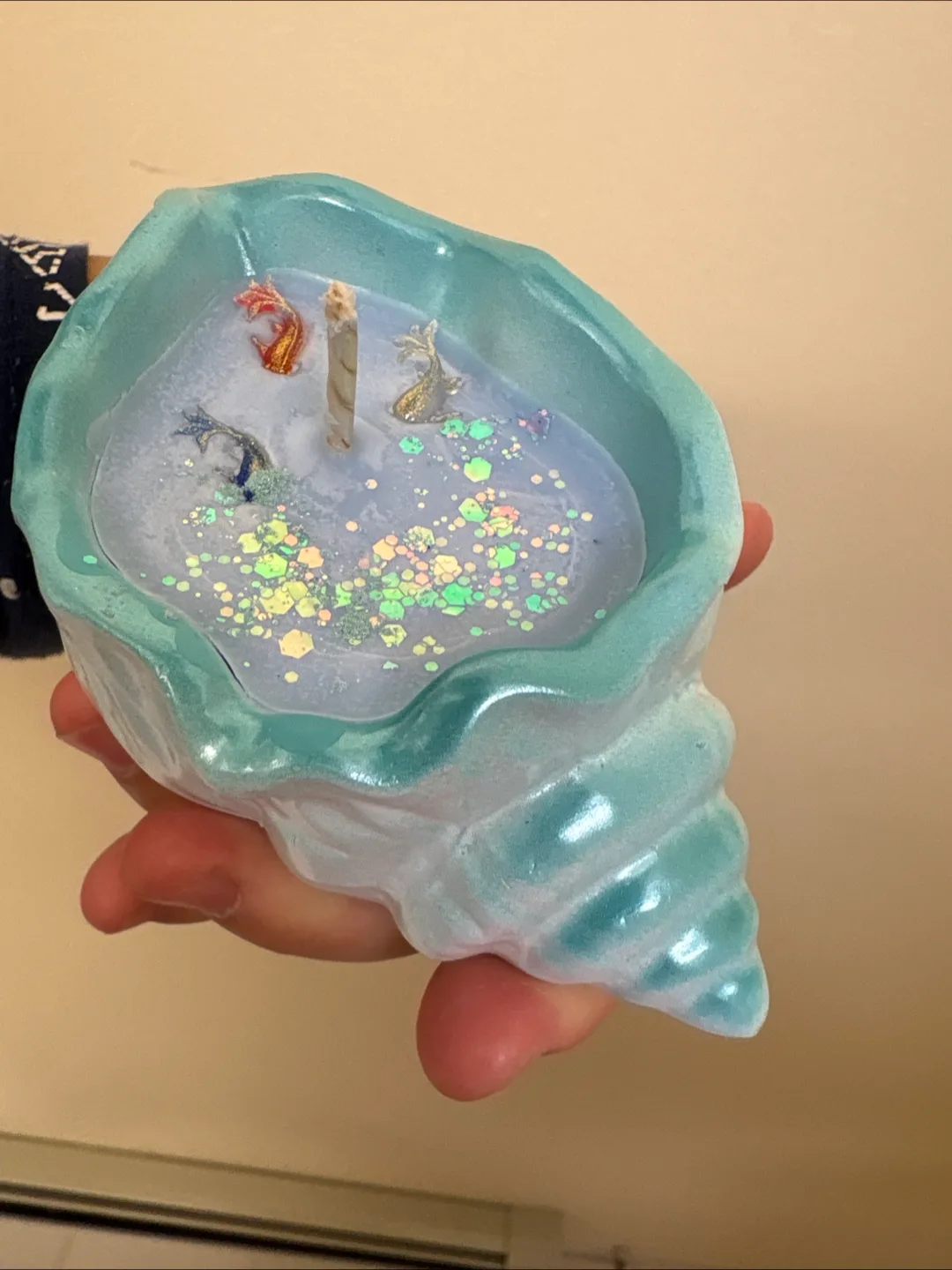 Handmade seashell Candle with glitters image indicator(3)