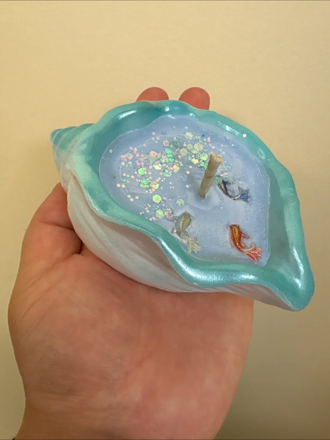 Seashell Candle with Glitter thumbnail