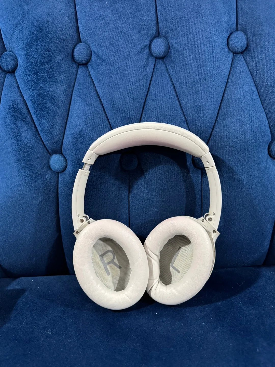 Bose QuietComfort 45 Headphones - White image indicator(2)