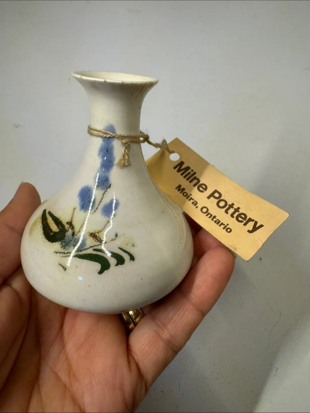 🇨🇦🍁Milne Pottery Vase - Moira, Ontario thumbnail