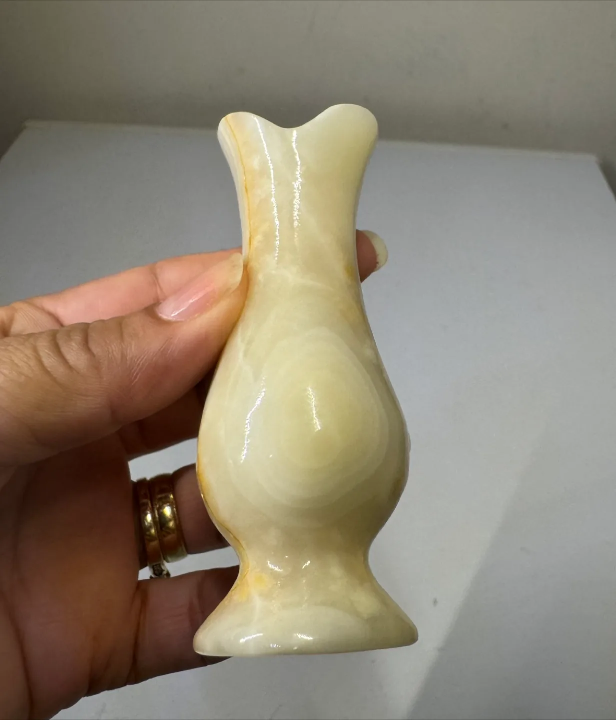 🇨🇦🍁Small Onyx Bud Vase thumbnail