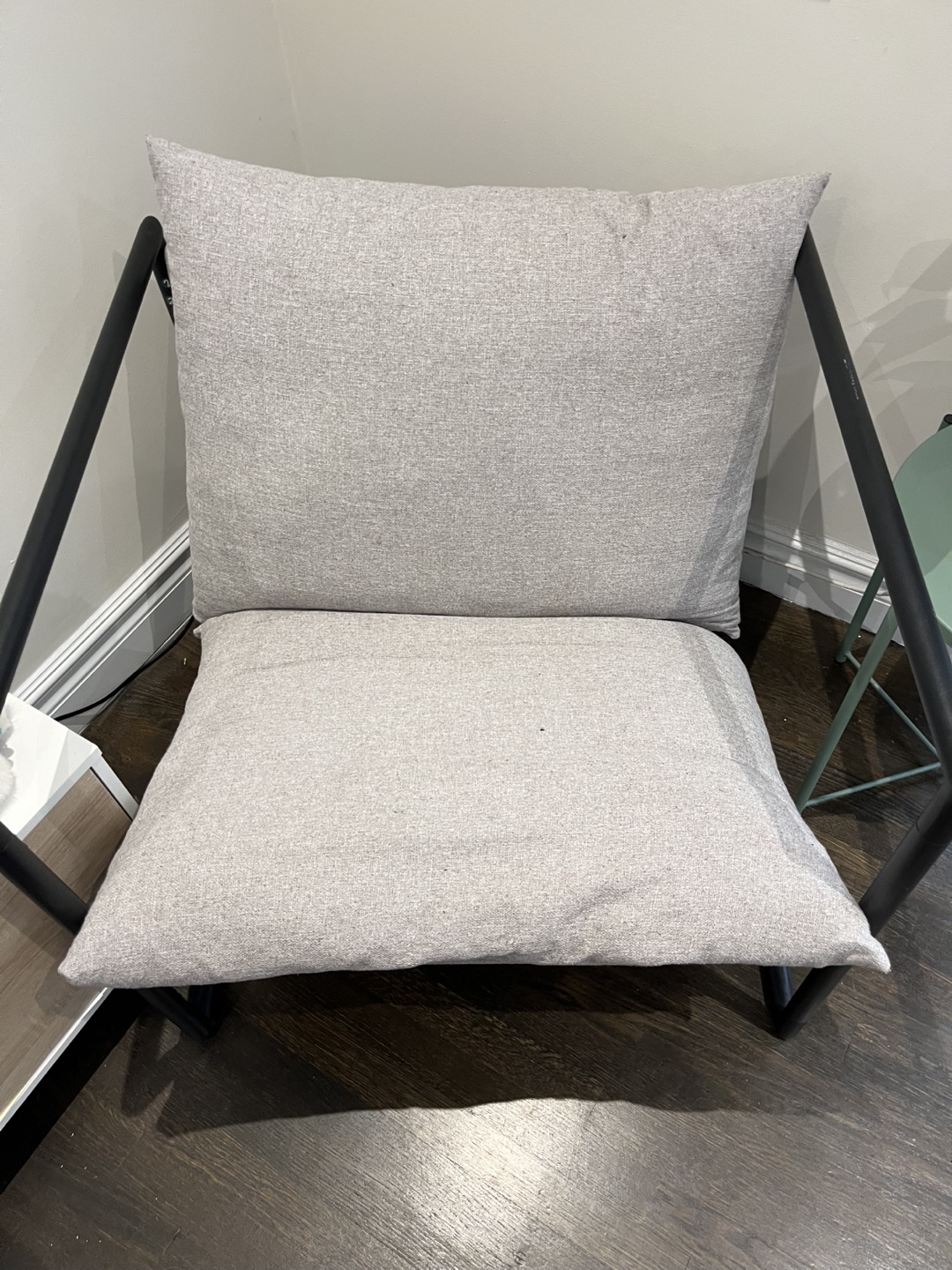 Modern Lounge Chair - Black Frame, Light Gray Cushions - photo 3