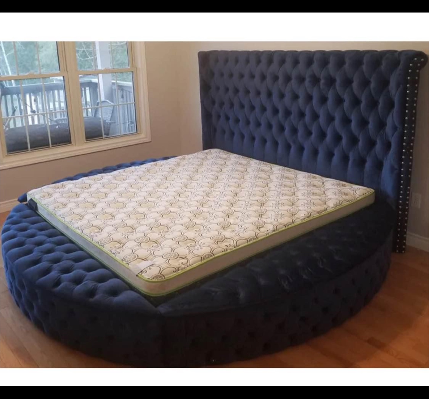 Blue tufted kind size bed - photo 2