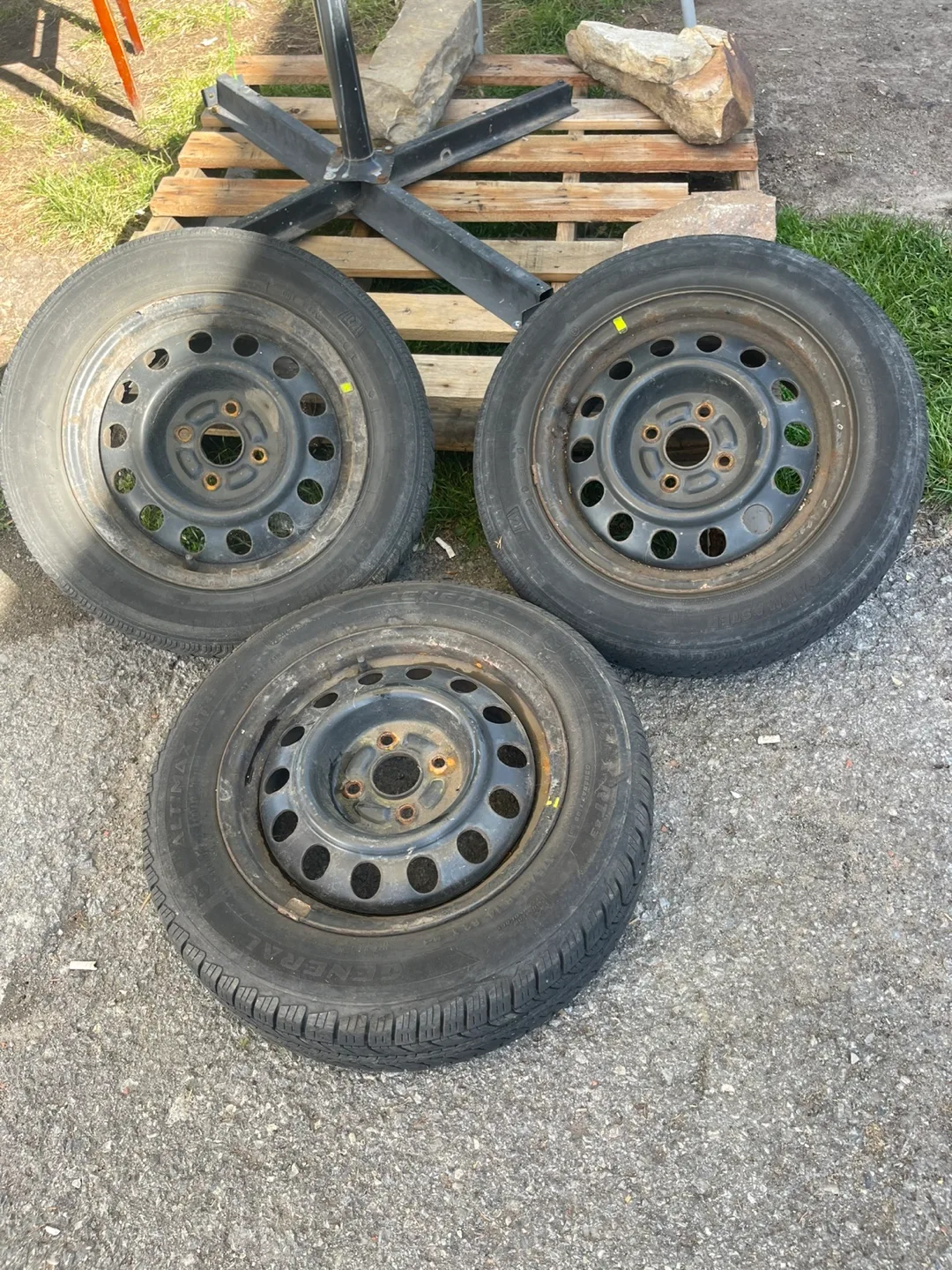 Set of 4 P175/65R14 Tires on Rims thumbnail