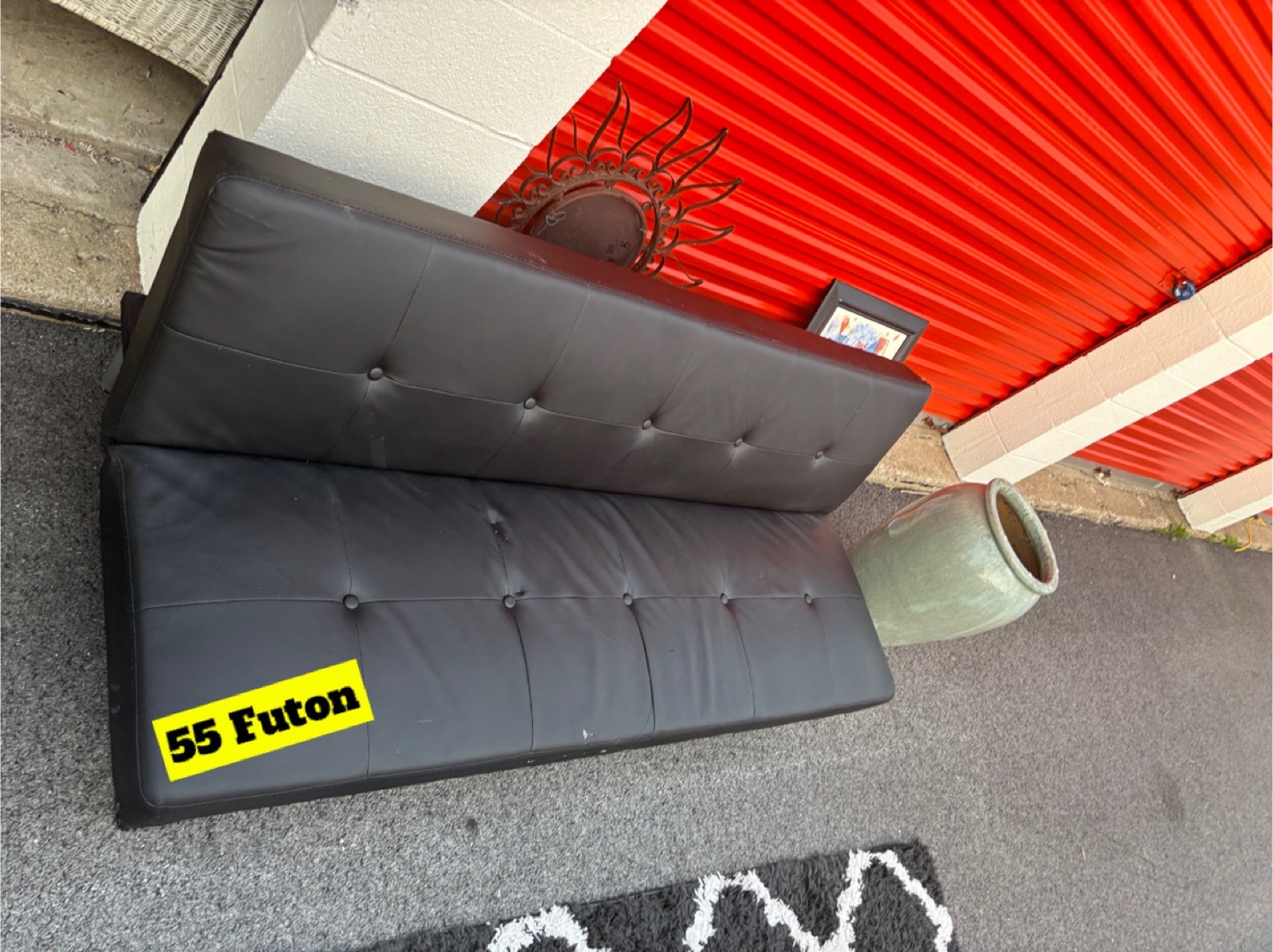 Black Futon