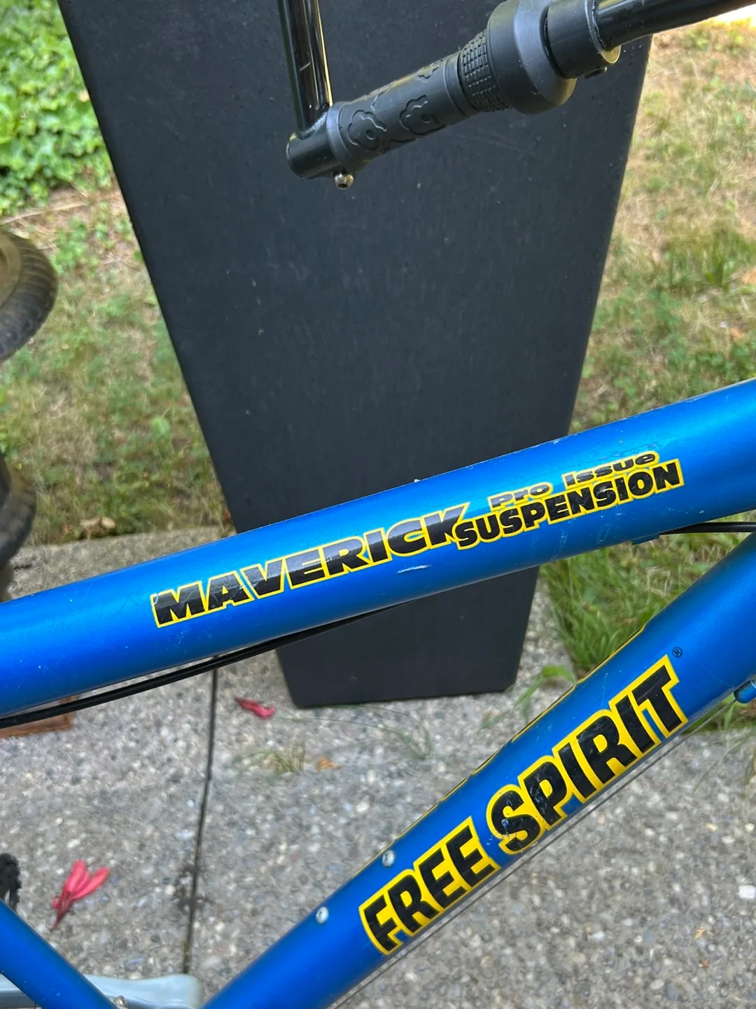 Free Spirit Maverick Suspension Bike - Blue image indicator(8)