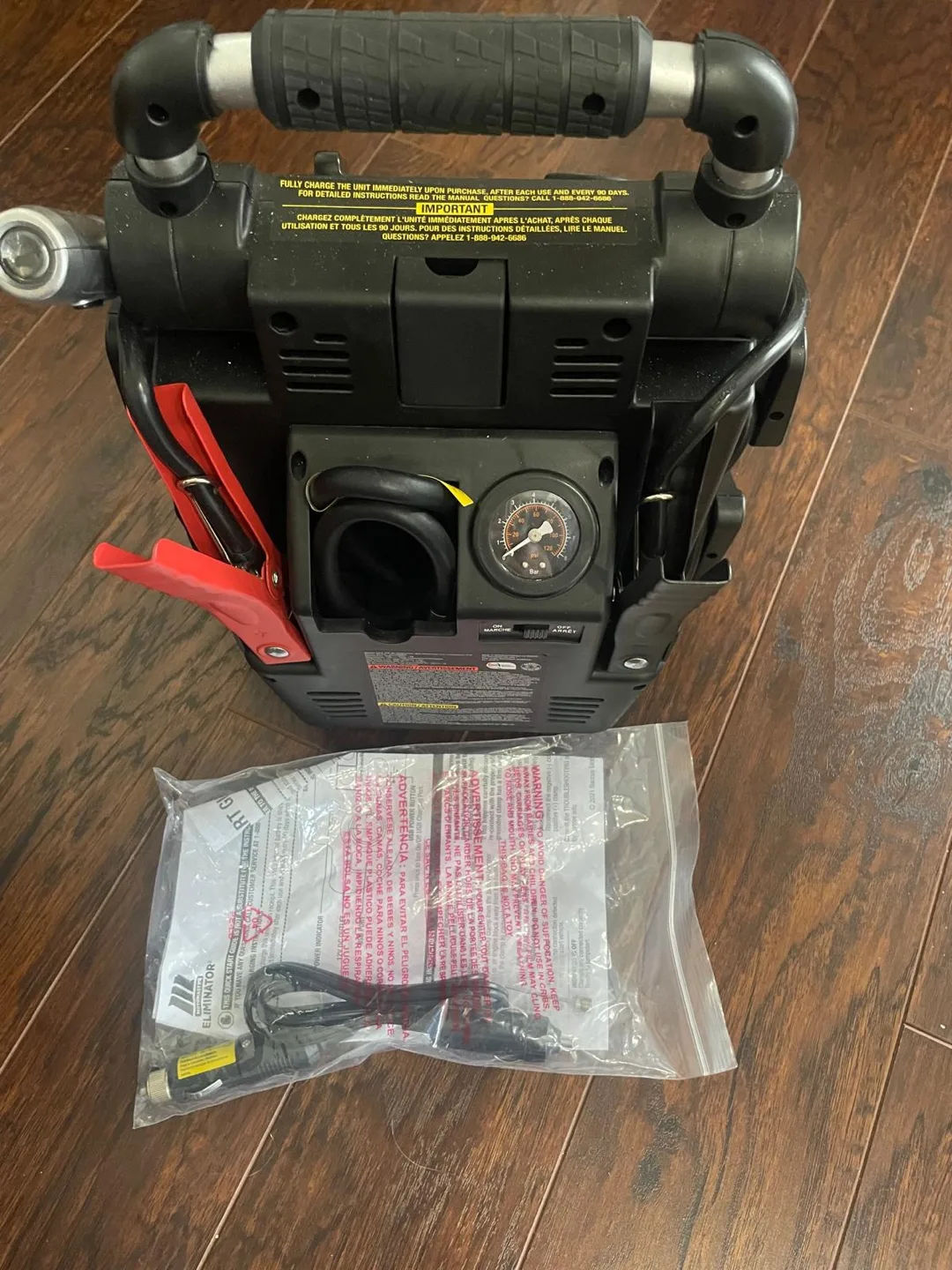 Motomaster Eliminator Booster Pack with Air Compressor image indicator(3)