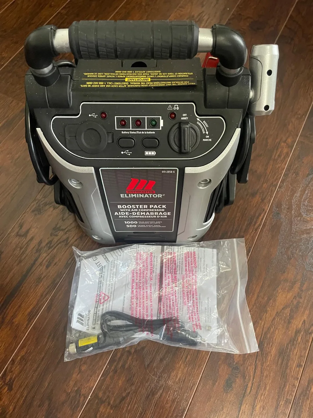 Motomaster Eliminator Booster Pack with Air Compressor image indicator(2)