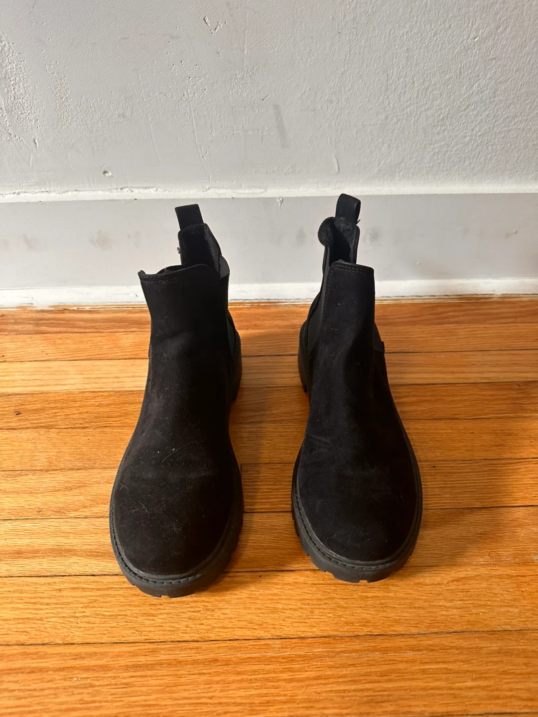 H&M Black Suede Chelsea Boots thumbnail