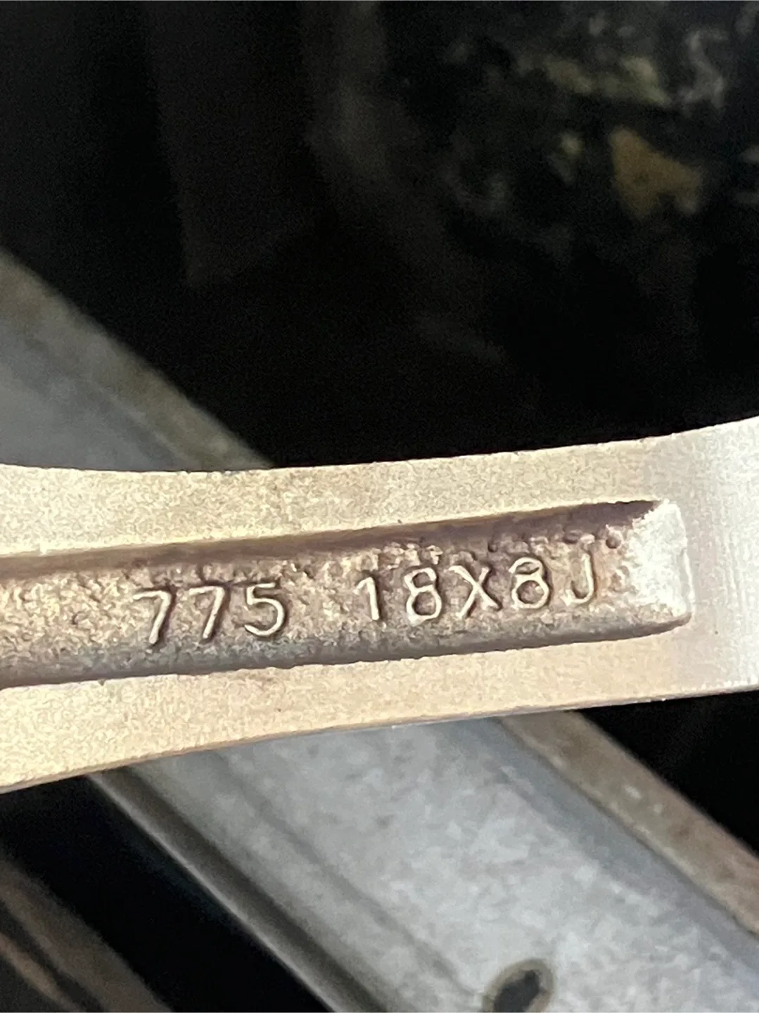 Set of 4 Gold Rims with Tires - 235/40ZR18 image indicator(9)