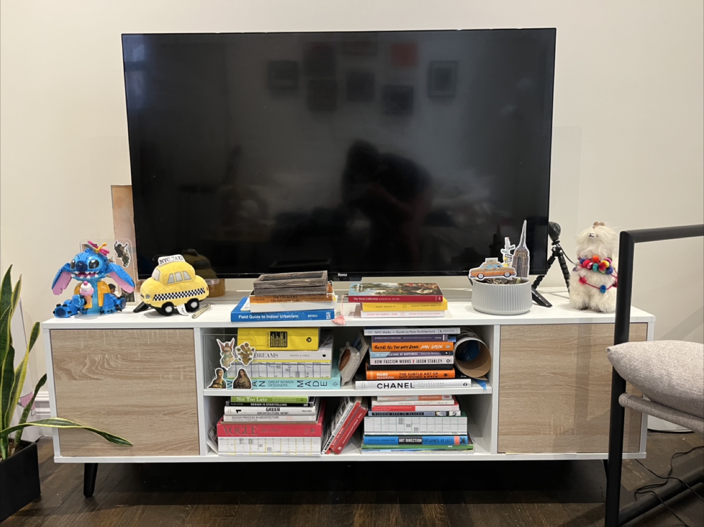 50” TV + modern and sleek console - photo 2