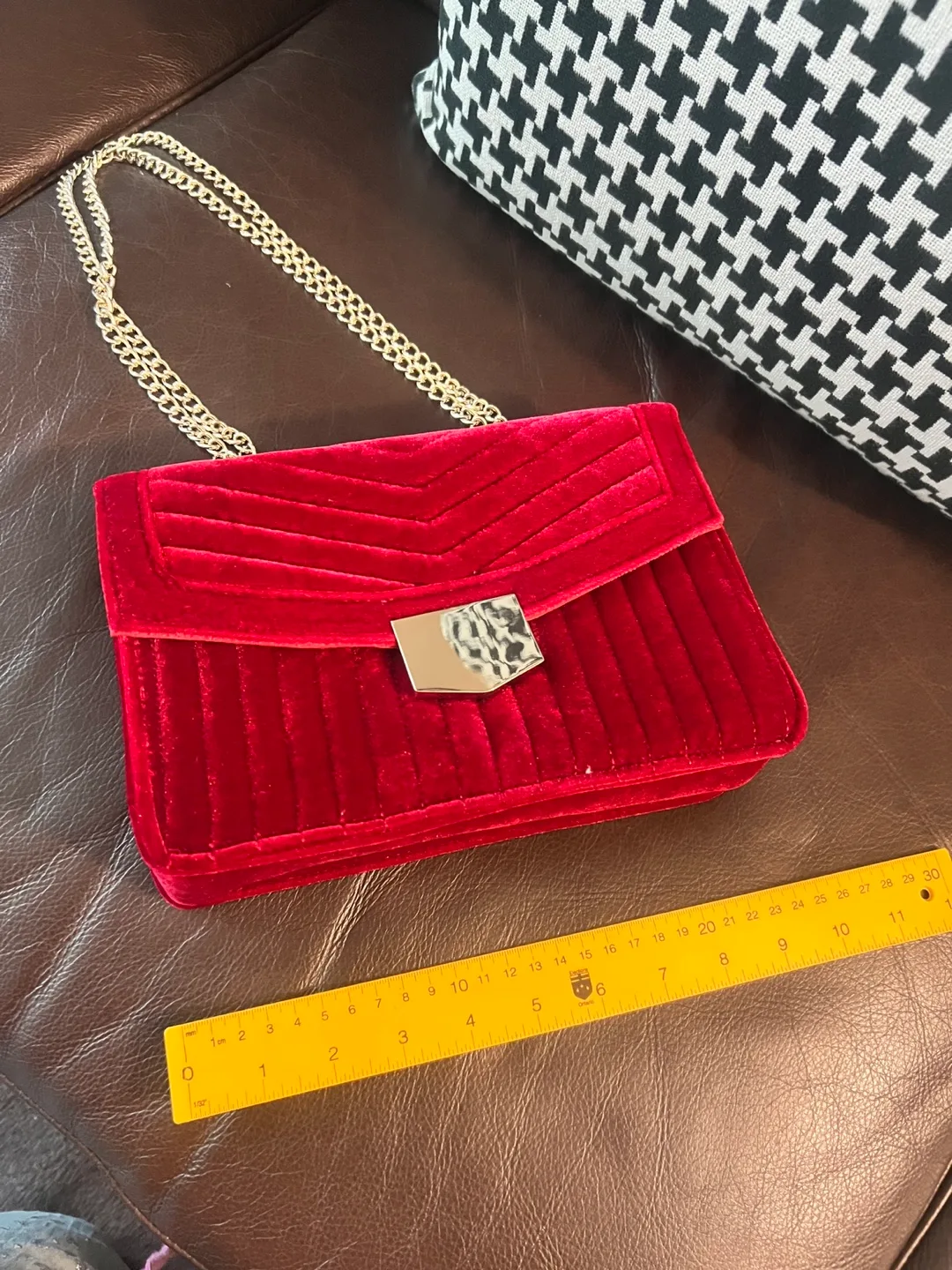 Red Velvet Chain Bag image indicator(4)