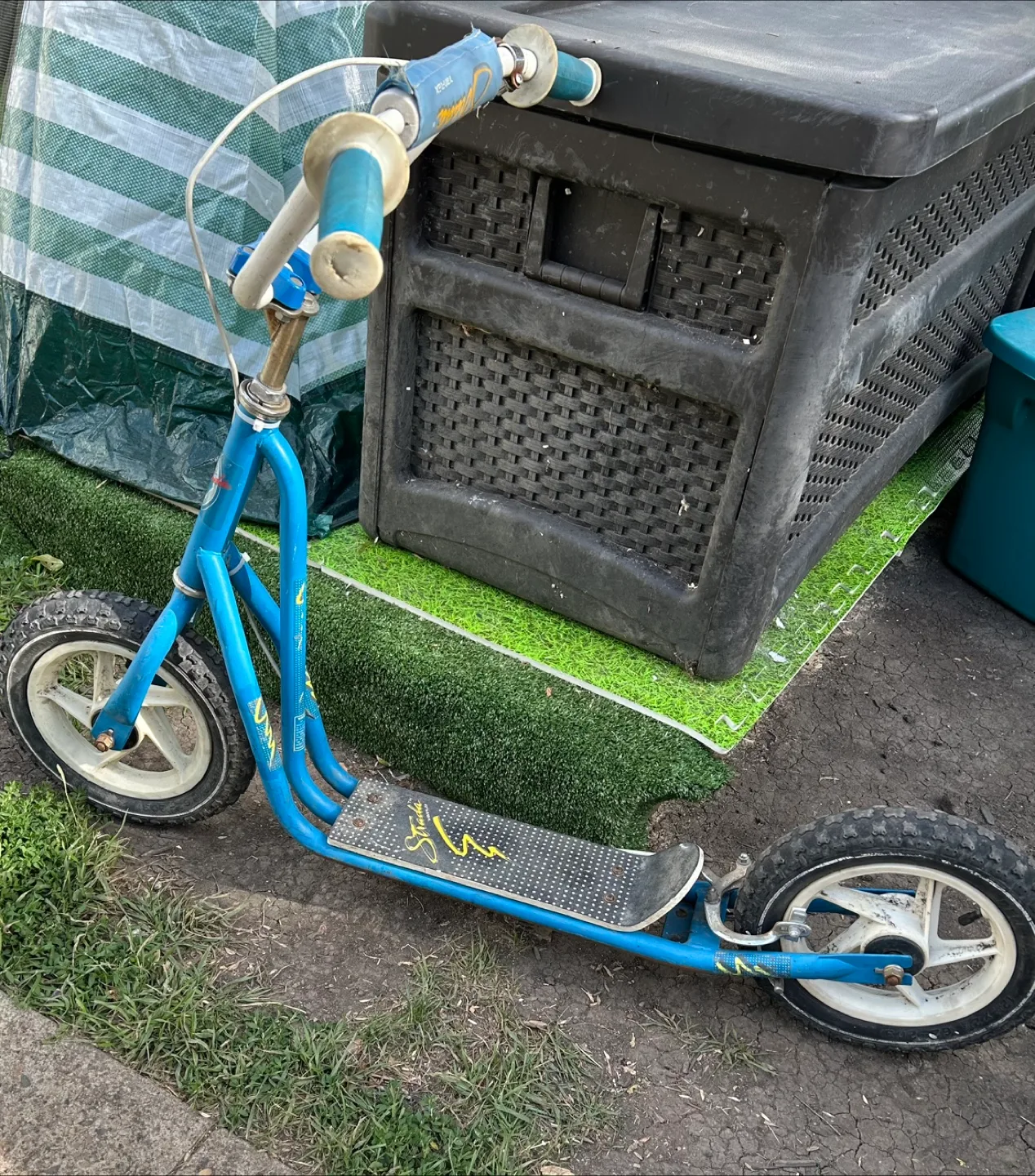 Large 2 wheeled scooters thumbnail